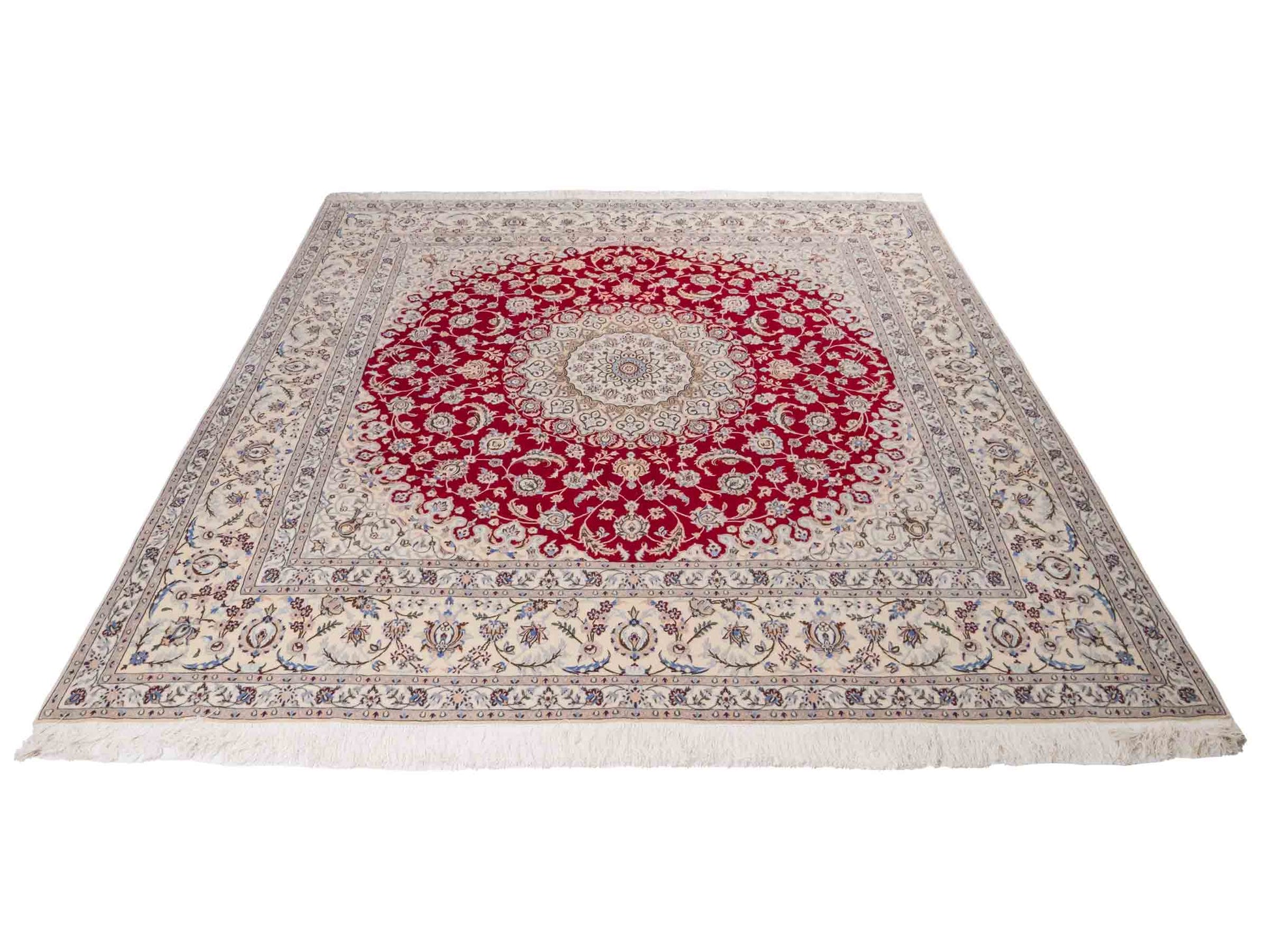 Handgeknüpfter Nain 6La Perserteppich von Khademi aus Wolle mit Seide, signiert, rot-elfenbein-weiß. Persischer Orientteppich mit Medaillon. Von Hand geknüpft in Iran / Persien. Größe: 210 cm x 200 cm. Teppichnummer: SB3-1175 | Jupiter Intl.