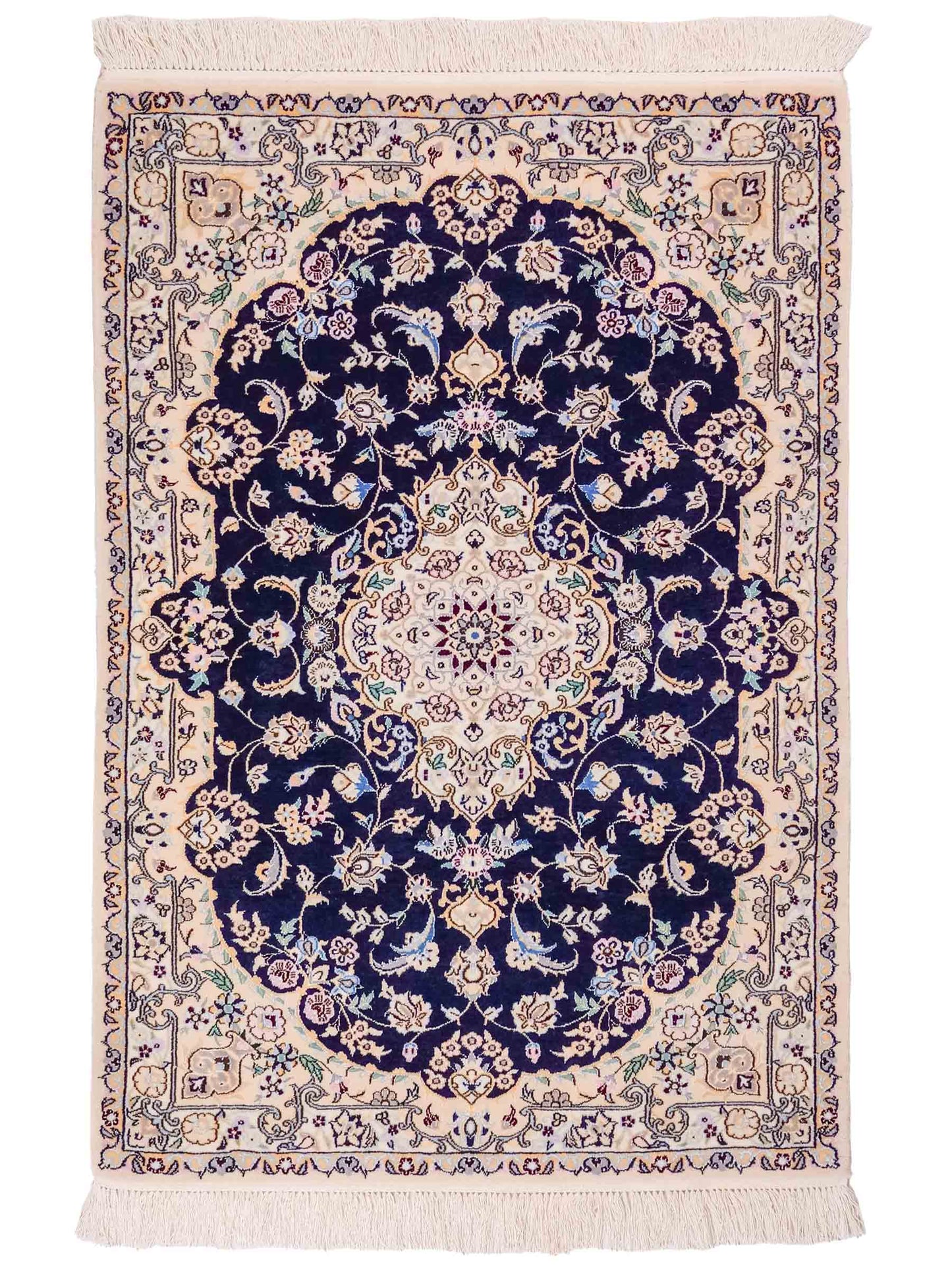 Handgeknüpfter Nain 6La Perserteppich von Khademi aus Wolle mit Seide, navy-blau-elfenbein. Persischer Orientteppich mit Medaillon. Von Hand geknüpft in Iran / Persien. Größe: 122 cm x 84 cm. Teppichnummer: SB3-1096 | Jupiter Intl.