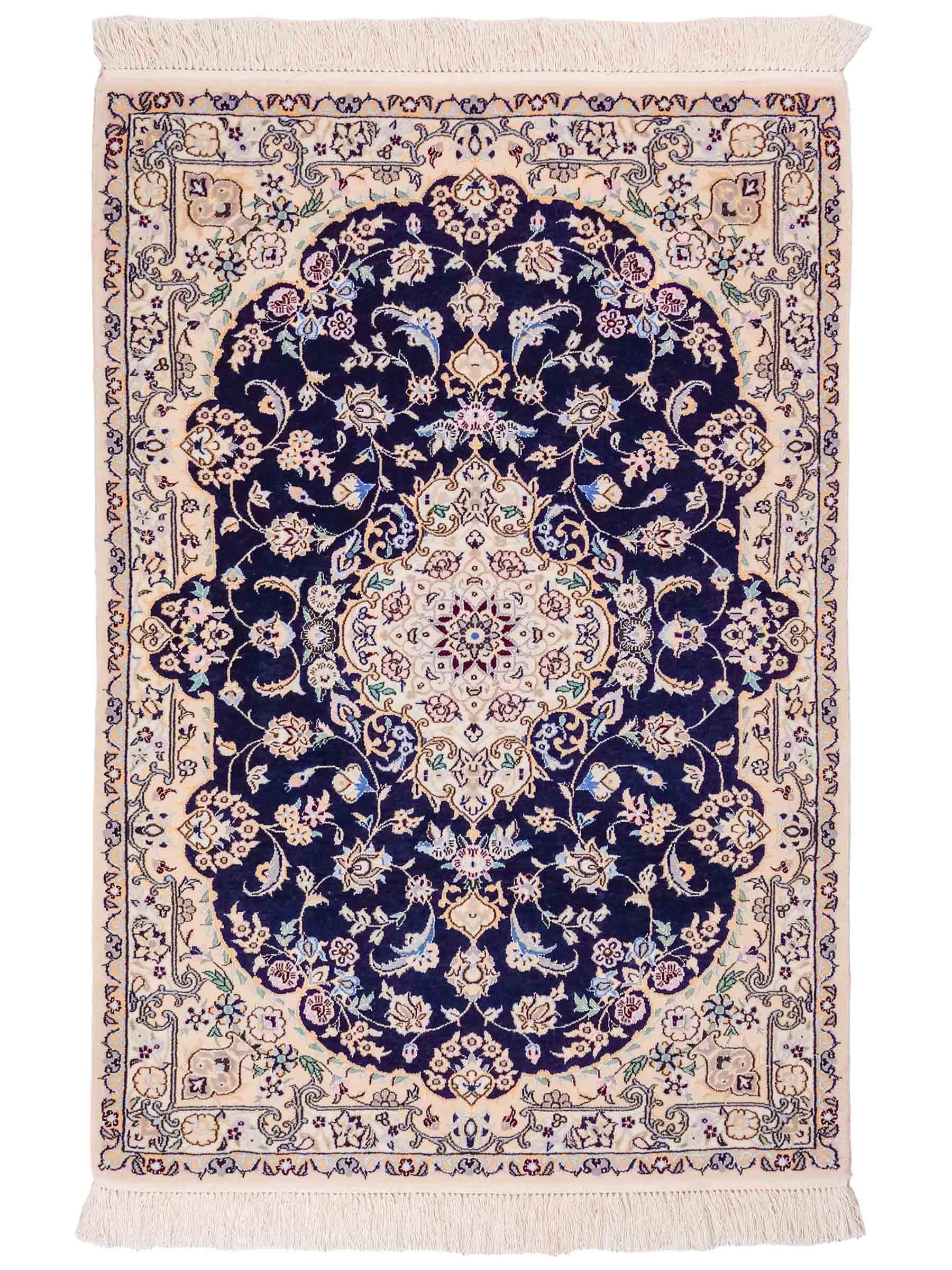 Handgeknüpfter Nain 6La Perserteppich von Khademi aus Wolle mit Seide, navy-blau-elfenbein. Persischer Orientteppich mit Medaillon. Von Hand geknüpft in Iran / Persien. Größe: 122 cm x 84 cm. Teppichnummer: SB3-1096 | Jupiter Intl.