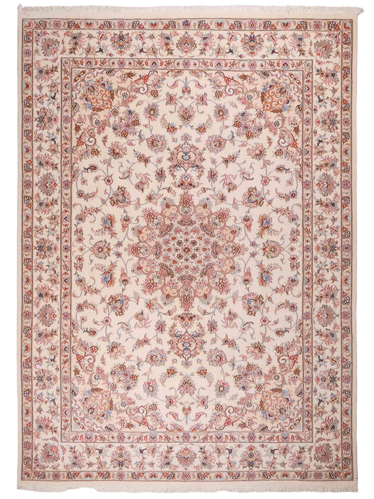 Handgeknüpfter Nain 6La Perserteppich von Khademi aus Wolle mit Seide, cremeweiß-beige. Persischer Orientteppich mit Medaillon. Von Hand geknüpft in Iran / Persien. Größe: 240 cm x 168 cm. Teppichnummer: SB3-1078 | Jupiter Intl.