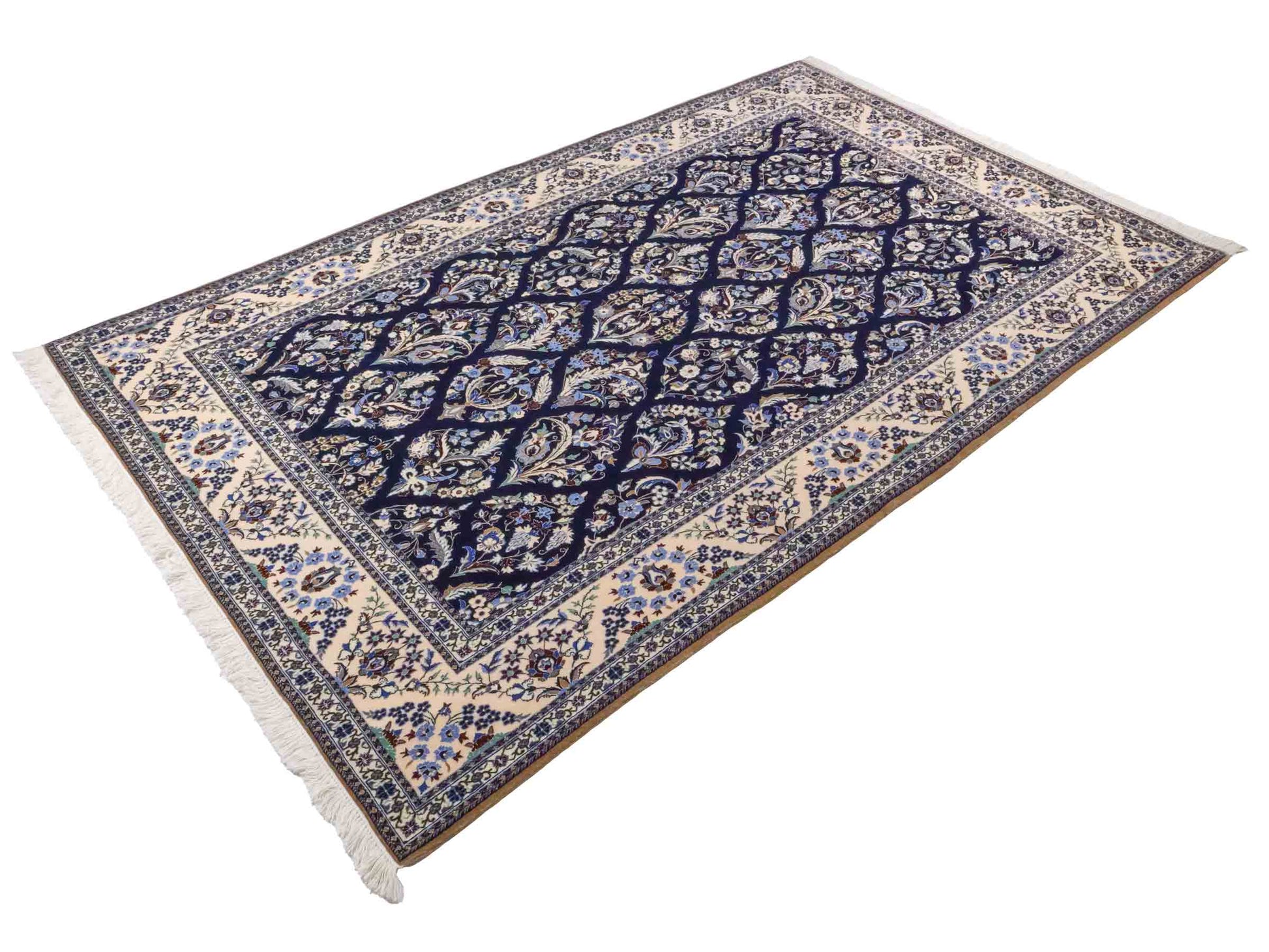 Handgeknüpfter Nain 6La Perserteppich von Khademi aus Wolle mit Seide, navy-blau-weiß. Persischer Orientteppich mit Allover-Motiv. Von Hand geknüpft in Iran / Persien. Größe: 254 cm x 160 cm. Teppichnummer: SB3-1076 | Jupiter Intl.