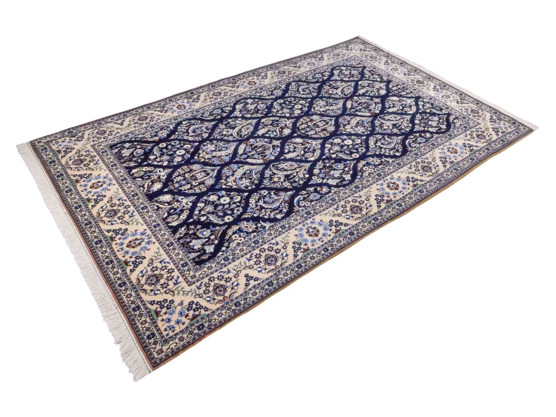 Handgeknüpfter Nain 6La Perserteppich von Khademi aus Wolle mit Seide, navy-blau-weiß. Persischer Orientteppich mit Allover-Motiv. Von Hand geknüpft in Iran / Persien. Größe: 254 cm x 160 cm. Teppichnummer: SB3-1076 | Jupiter Intl.