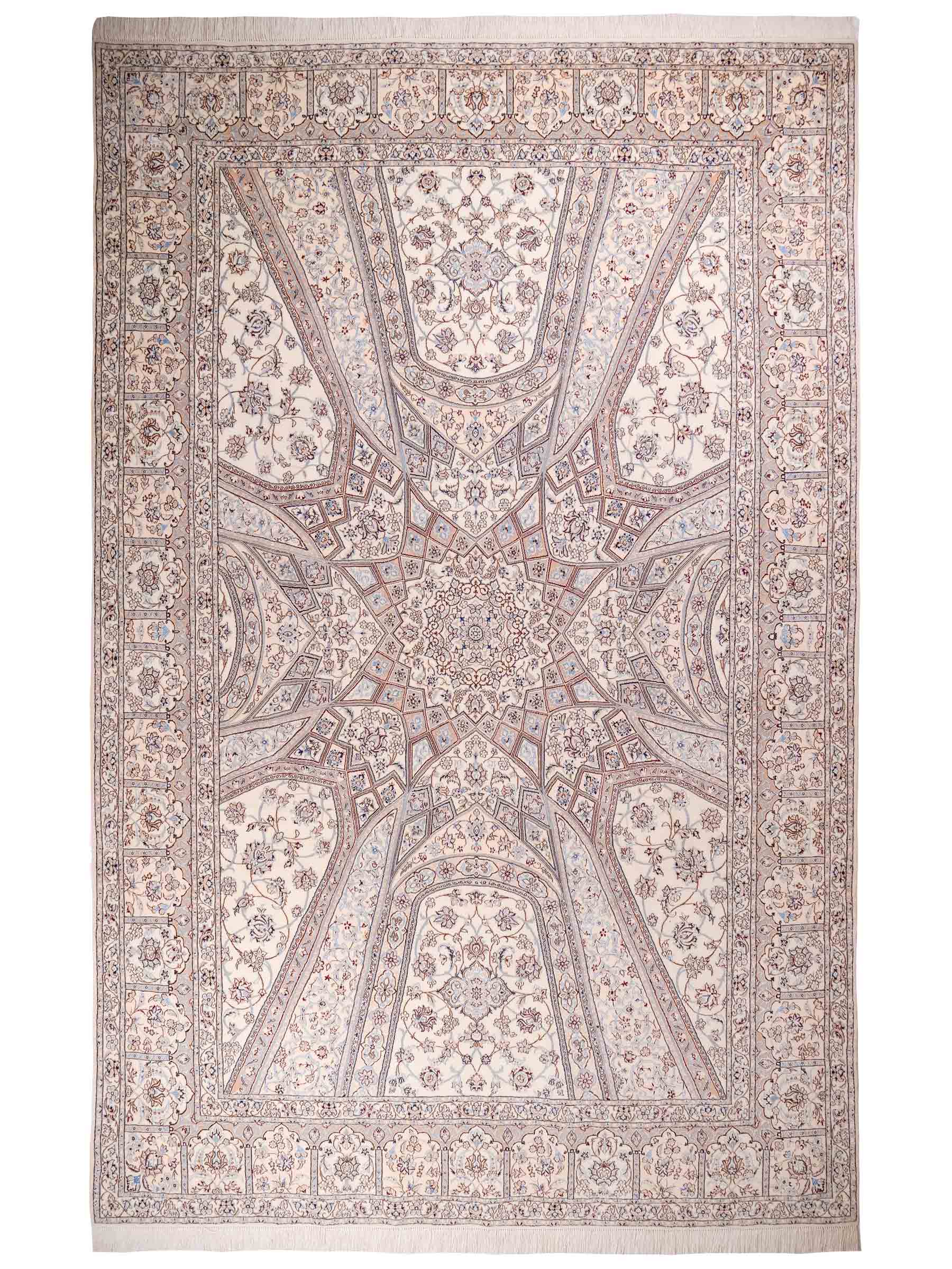 Handgeknüpfter Nain 6La Perserteppich von Khademi aus Wolle mit Seide, elfenbein-weiß. Persischer Orientteppich mit Medaillon. Von Hand geknüpft in Iran / Persien. Größe: 321 cm x 213 cm. Teppichnummer: SB3-1171 | Jupiter Intl.
