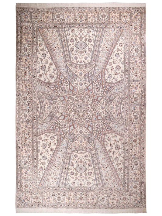 Handgeknüpfter Nain 6La Perserteppich von Khademi aus Wolle mit Seide, elfenbein-weiß. Persischer Orientteppich mit Medaillon. Von Hand geknüpft in Iran / Persien. Größe: 321 cm x 213 cm. Teppichnummer: SB3-1171 | Jupiter Intl.