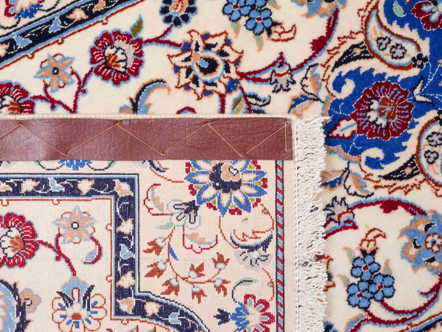 Handgeknüpfter Nain 6La Läufer-Perserteppich von Khademi aus Wolle mit Seide, cremeweiß. Persischer Teppich, durchgemustert. Von Hand geknüpft in Iran. Größe: 280 cm x 50 cm. Teppichnummer: DB3-1001. Verkauf durch Jupiter Intl.