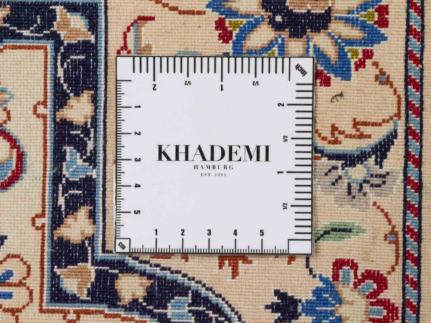 Handgeknüpfter Nain 6La Läufer-Perserteppich von Khademi aus Wolle mit Seide, cremeweiß. Persischer Teppich, durchgemustert. Von Hand geknüpft in Iran. Größe: 280 cm x 50 cm. Teppichnummer: DB3-1001. Verkauf durch Jupiter Intl.