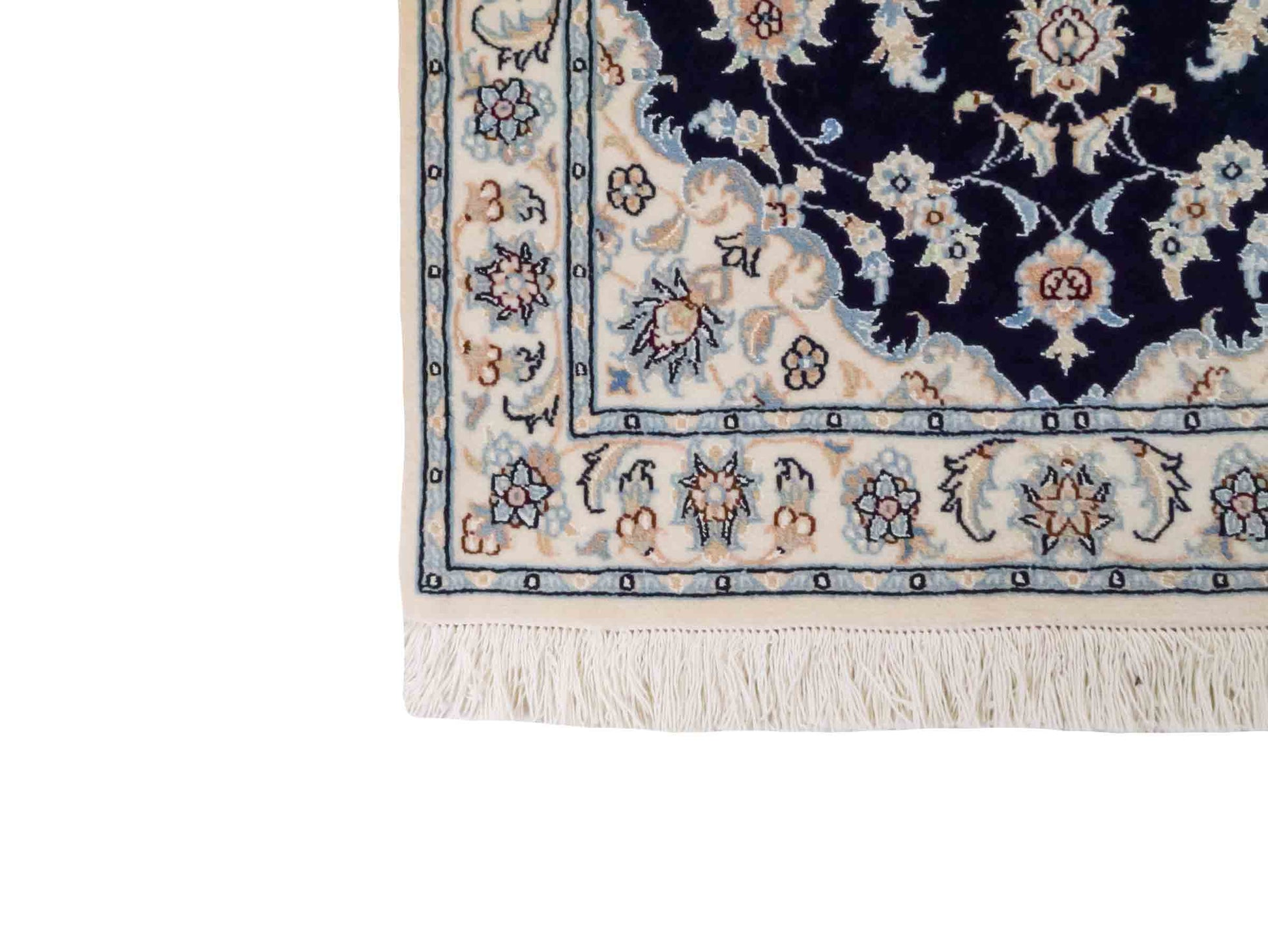 Handgeknüpfter Nain 9La Läufer-Perserteppich von Khademi aus Wolle mit Seide, blau, weiß. Klassisches Medaillon-Design. Von Hand geknüpft in Iran / Persien. Größe: 206 cm x 79 cm. Teppichnummer: RB3-1094. Verkauf durch Jupiter Intl.