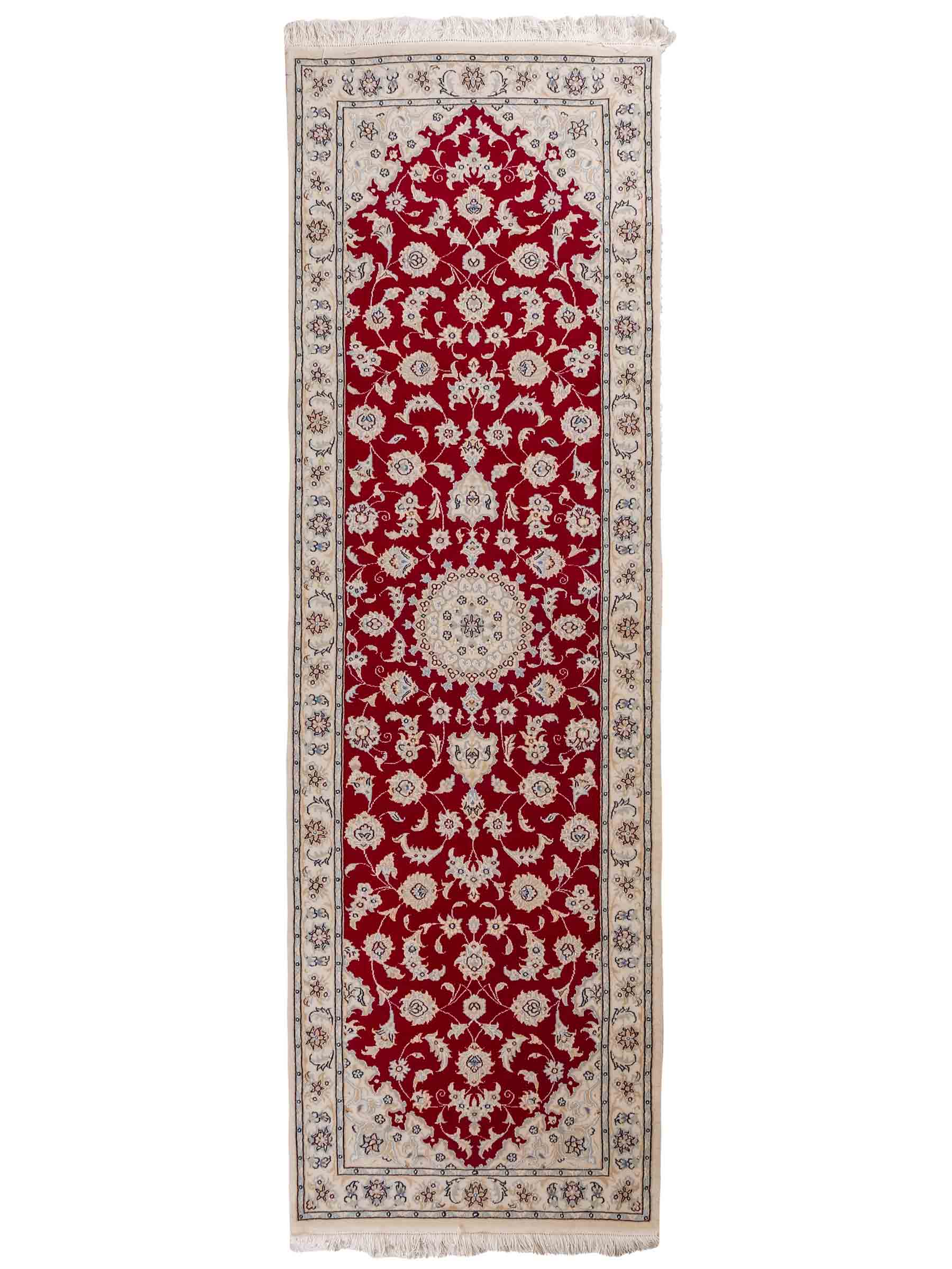 Handgeknüpfter Nain 9La Läufer-Perserteppich von Khademi aus Wolle mit Seide, rot, weiß. Klassisches Medaillon-Design. Traditionell von Hand geknüpft in Iran / Persien. Größe: 256 cm x 80 cm. Teppichnummer: RB3-1095. Verkauf durch Jupiter Intl.