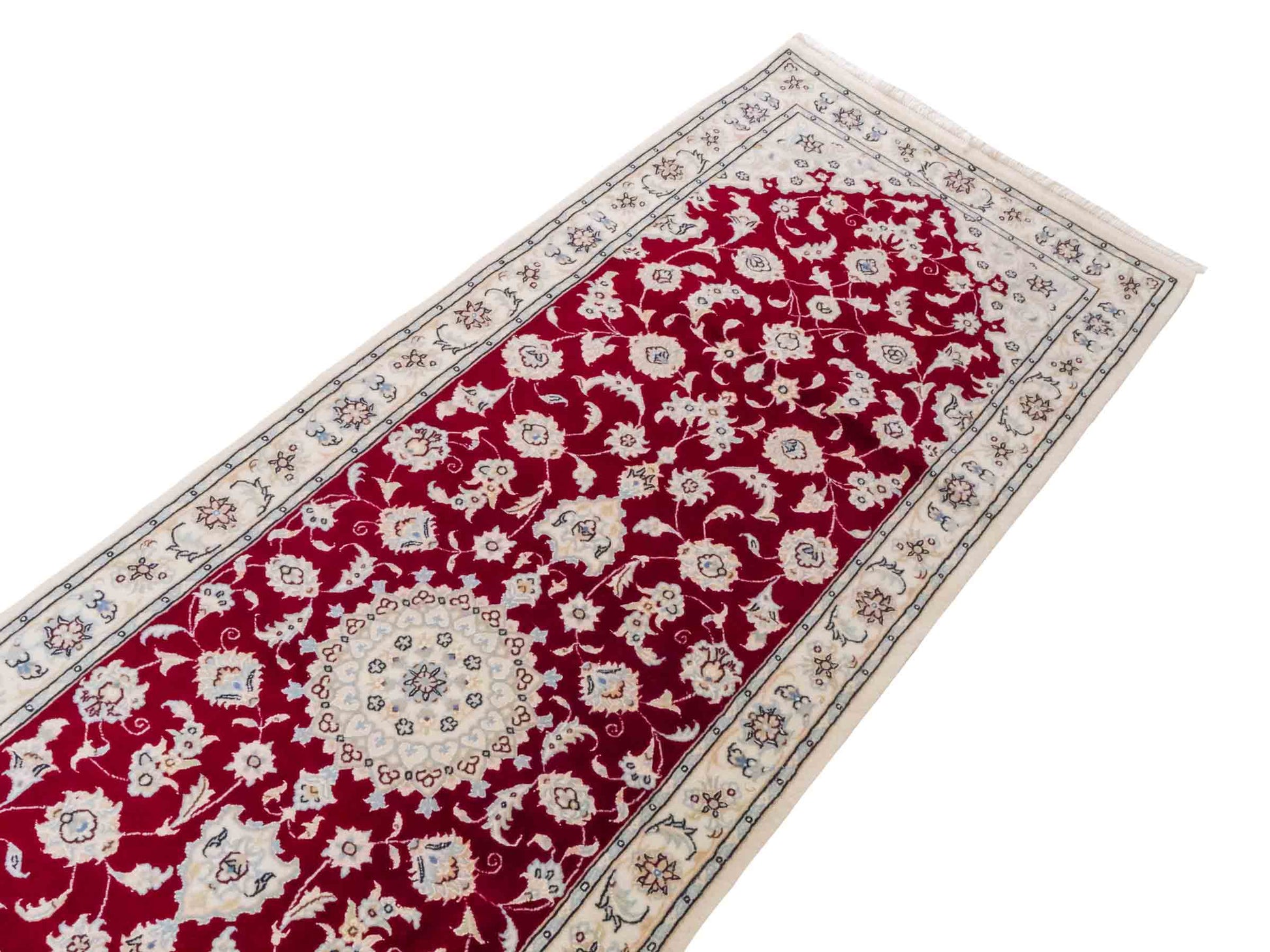 Handgeknüpfter Nain 9La Läufer-Perserteppich von Khademi aus Wolle mit Seide, rot, weiß. Klassisches Medaillon-Design. Traditionell von Hand geknüpft in Iran / Persien. Größe: 256 cm x 80 cm. Teppichnummer: RB3-1095. Verkauf durch Jupiter Intl.