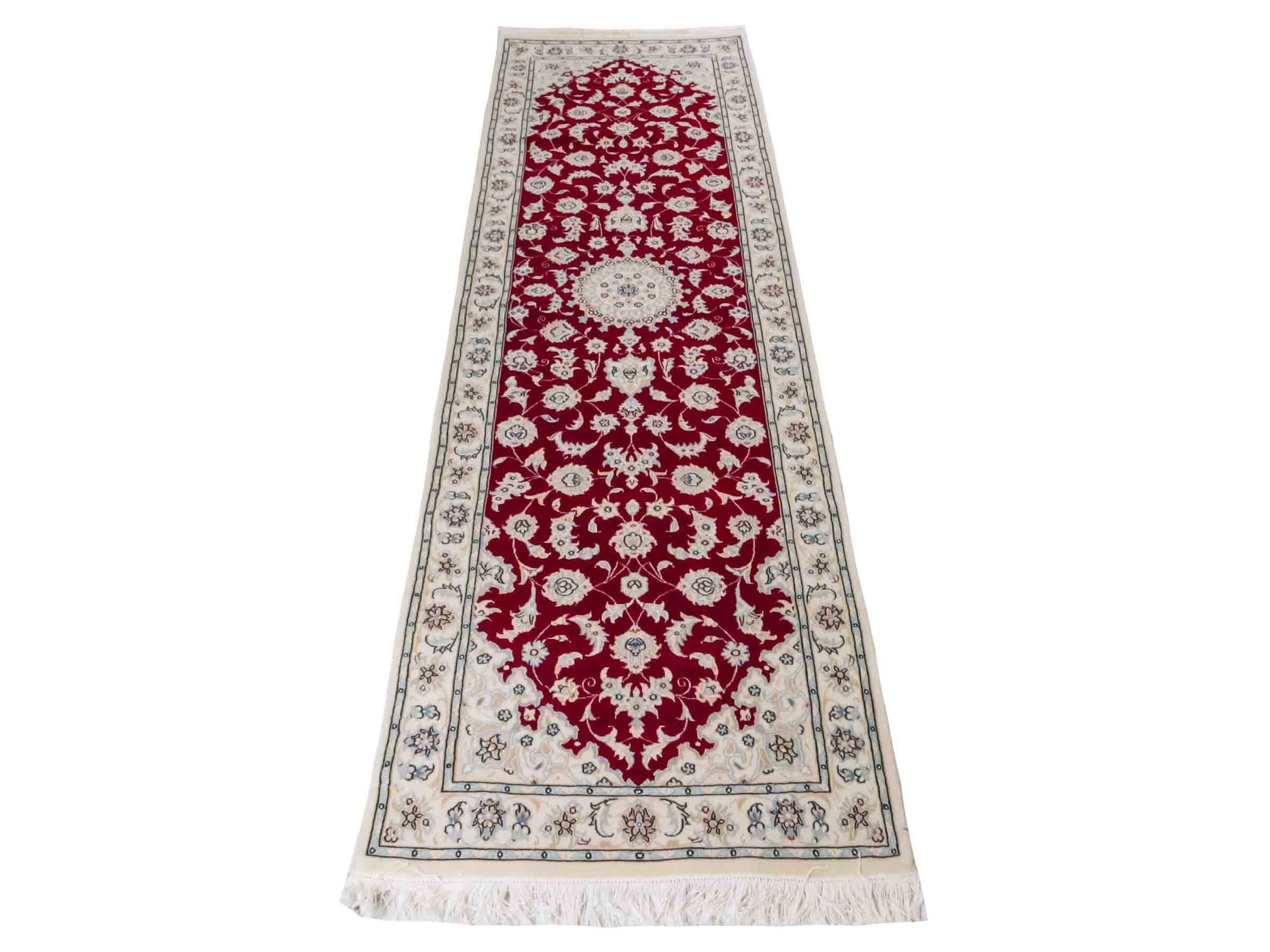Handgeknüpfter Nain 9La Läufer-Perserteppich von Khademi aus Wolle mit Seide, rot, weiß. Klassisches Medaillon-Design. Traditionell von Hand geknüpft in Iran / Persien. Größe: 256 cm x 80 cm. Teppichnummer: RB3-1095. Verkauf durch Jupiter Intl.