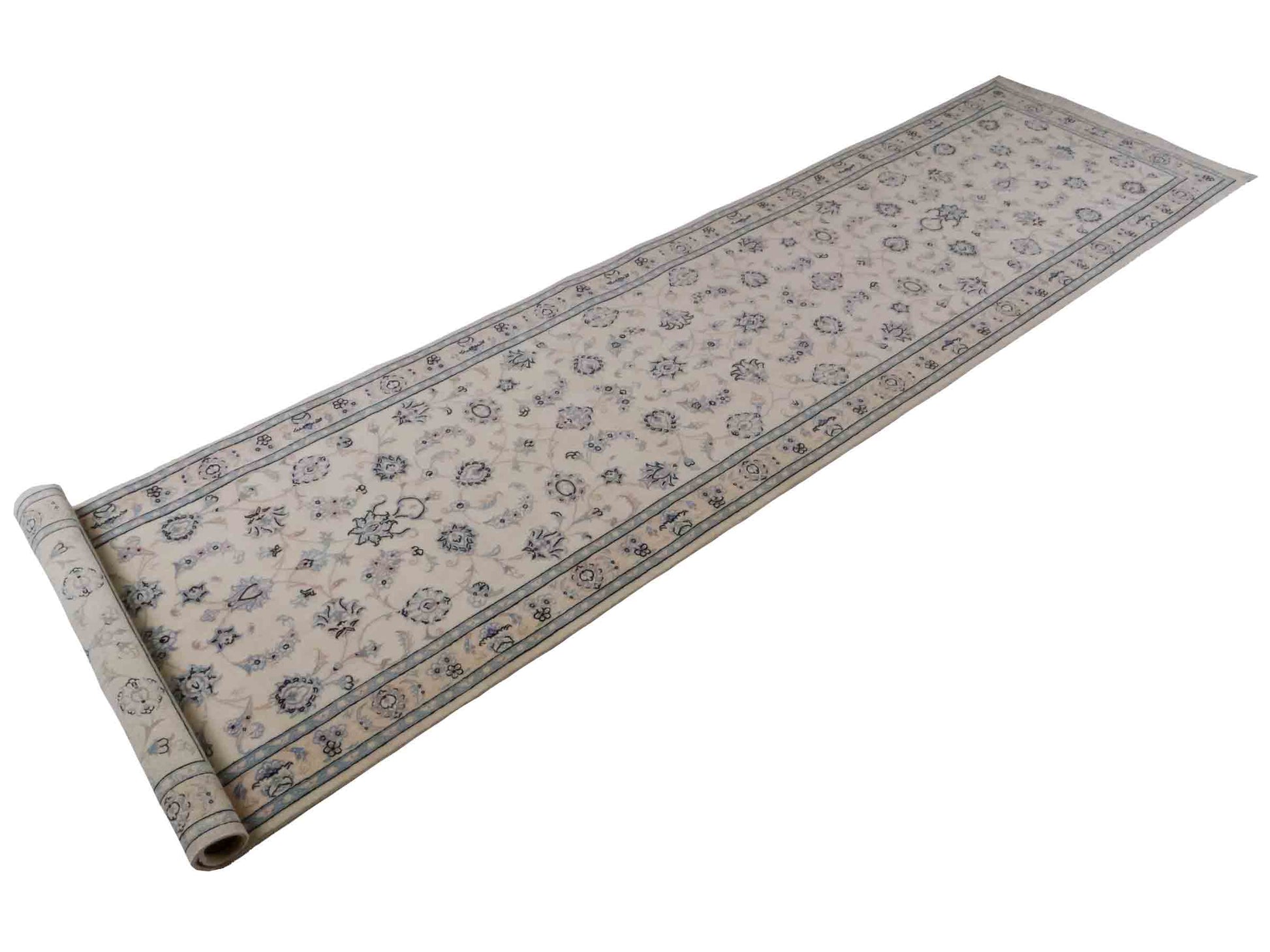 Handgeknüpfter Nain 9La Läufer-Perserteppich von Khademi aus Wolle mit Seide, cremeweiß. Klassisches Allover-Design. Traditionell von Hand geknüpft in Iran / Persien. Größe: 346 cm x 89 cm. Teppichnummer: RB3-1087. Verkauf durch Jupiter Intl.