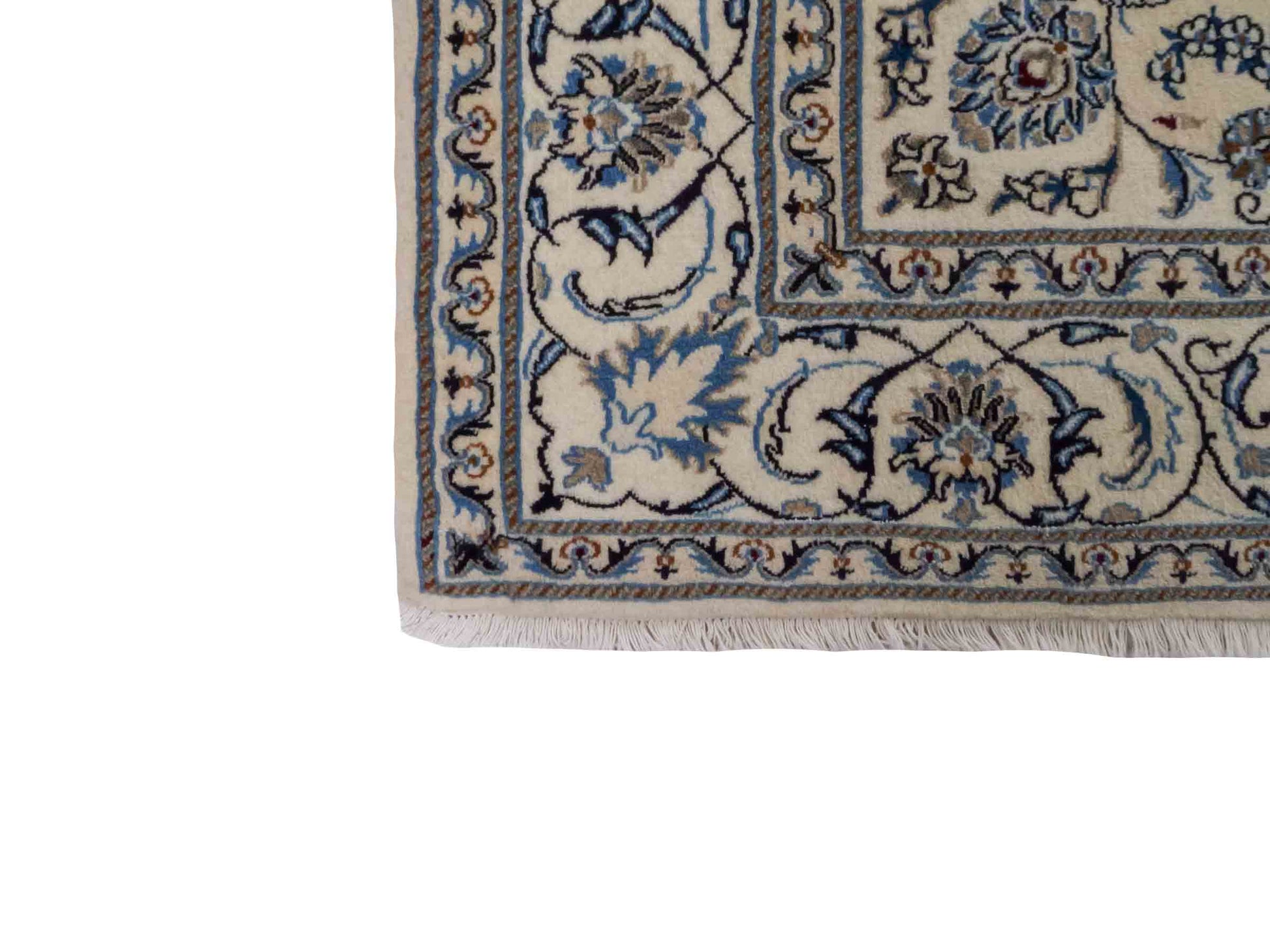 Handgeknüpfter Nain 9La Perserteppich von Khademi aus Wolle mit Seide, weiß, blau. Klassisches Medaillon-Design. Traditionell von Hand geknüpft in Iran / Persien. Größe: 241 cm x 205 cm. Teppichnummer: RB3-1089. Verkauf durch Jupiter Intl.