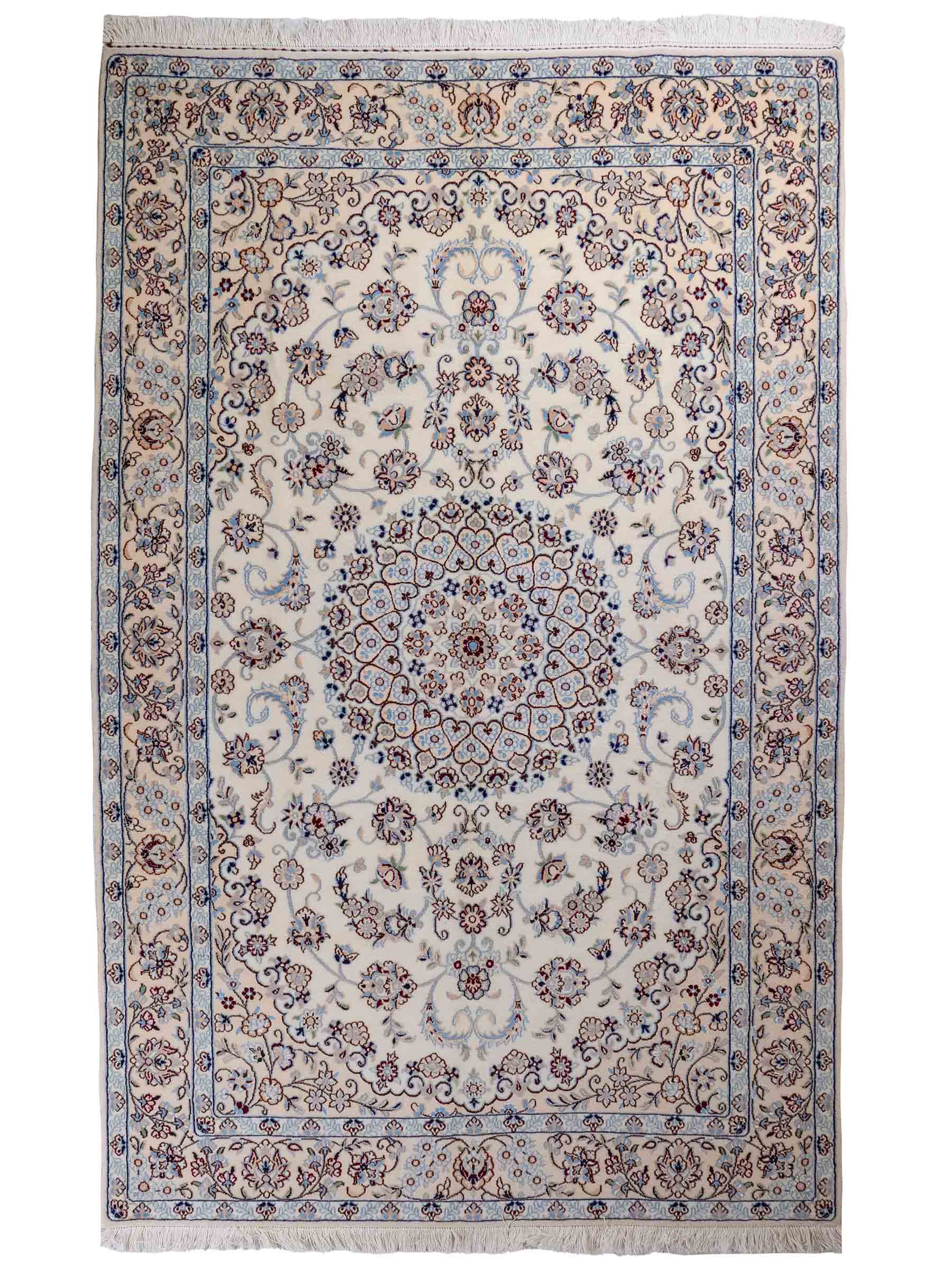 Handgeknüpfter Nain 9La Perserteppich von Khademi aus Wolle mit Seide, creme, weiß. Klassisches Medaillon-Design. Traditionell von Hand geknüpft in Iran / Persien. Größe: 258 cm x 164 cm. Teppichnummer: RB3-1092. Verkauf durch Jupiter Intl.