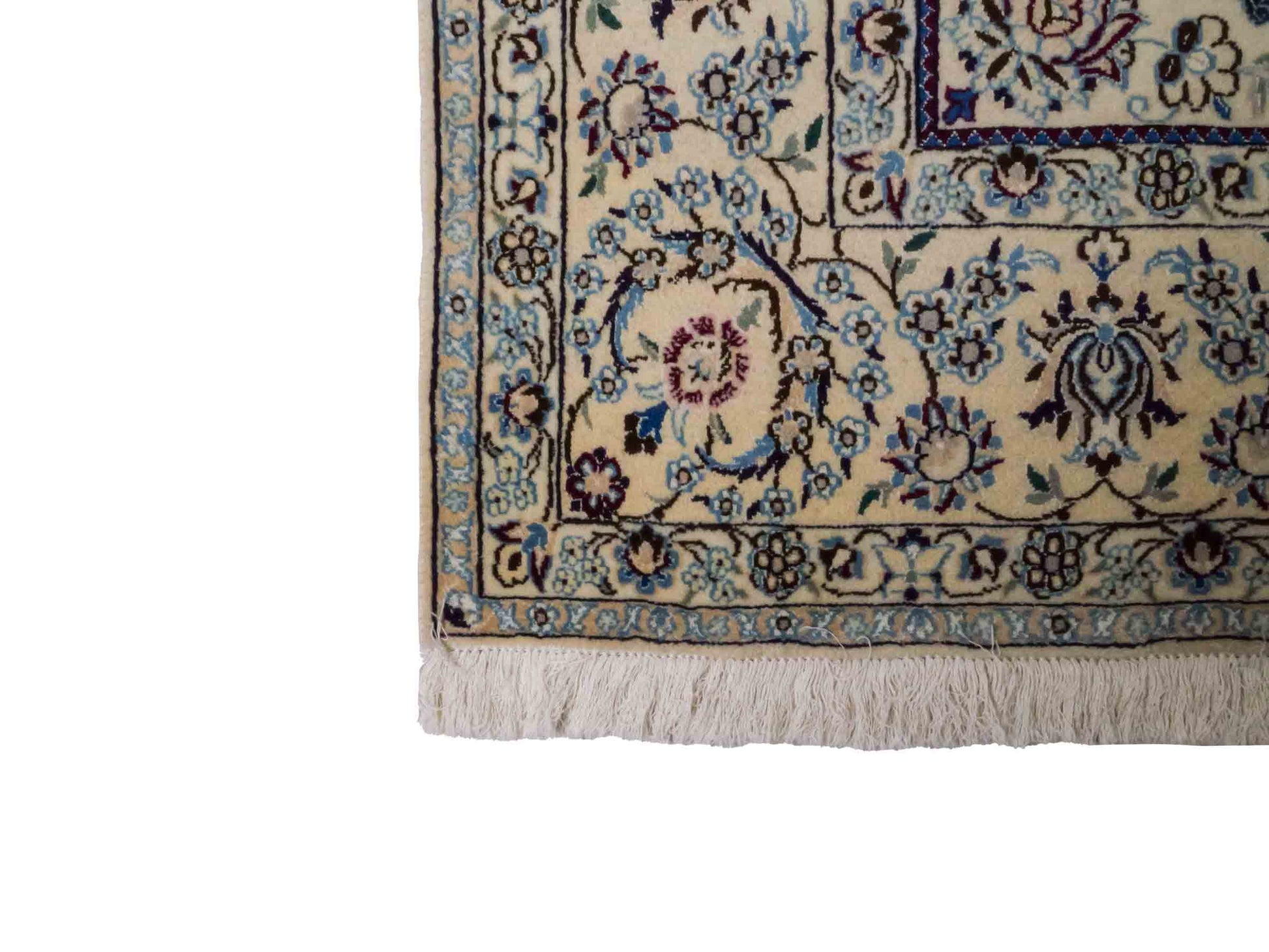 Handgeknüpfter Nain 9La Perserteppich von Khademi aus Wolle mit Seide, cremeweiß. Klassisches Medaillon-Design. Traditionell von Hand geknüpft in Iran / Persien. Größe: 308 cm x 200 cm. Teppichnummer: RB3-1082. Verkauf durch Jupiter Intl.