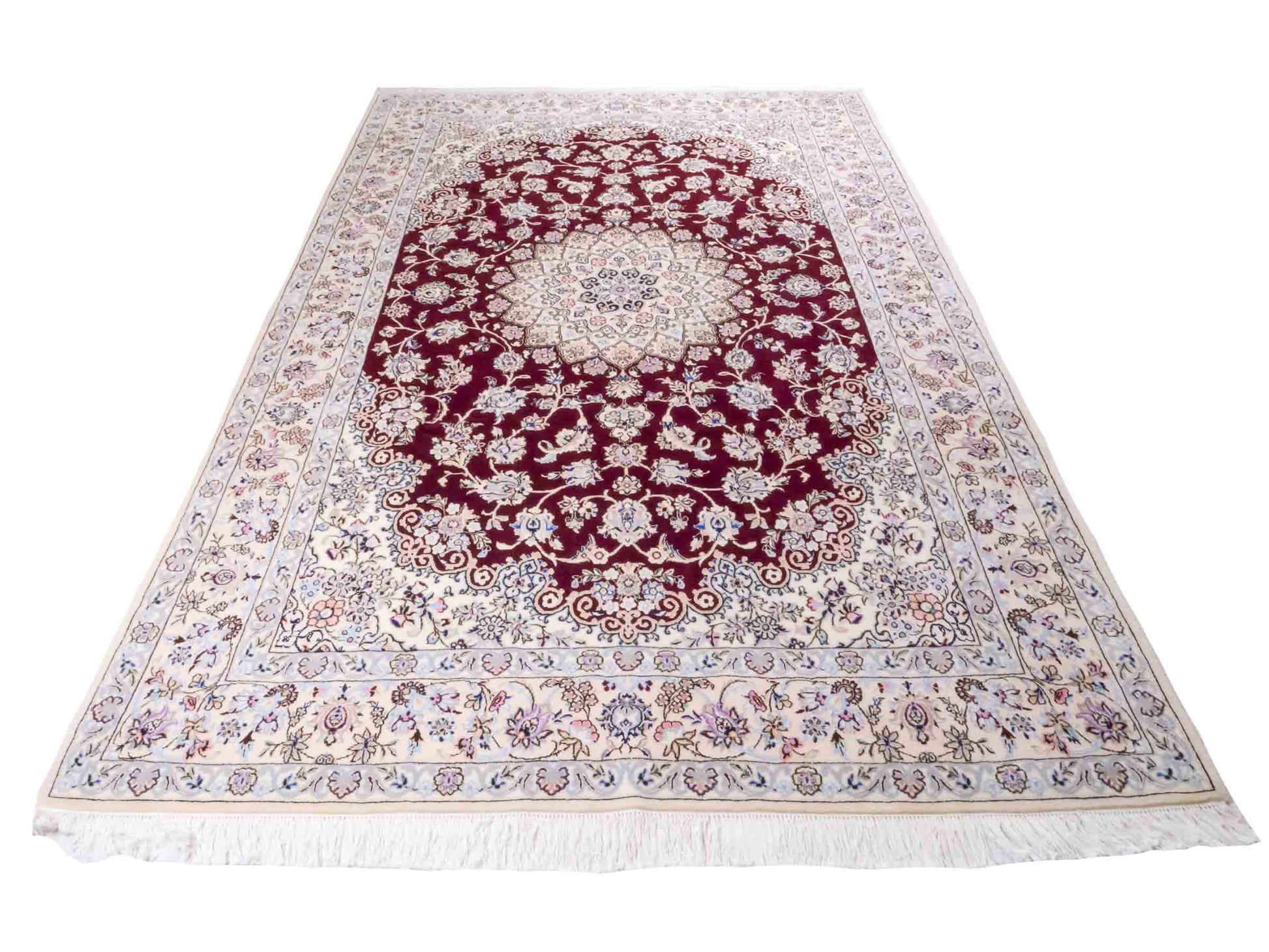 Handgeknüpfter Nain 9La Perserteppich von Khademi aus Wolle mit Seide, rot, weiß. Klassisches Medaillon-Design. Traditionell von Hand geknüpft in Iran / Persien. Größe: 316 cm x 205 cm. Teppichnummer: RB3-1093. Verkauf durch Jupiter Intl.
