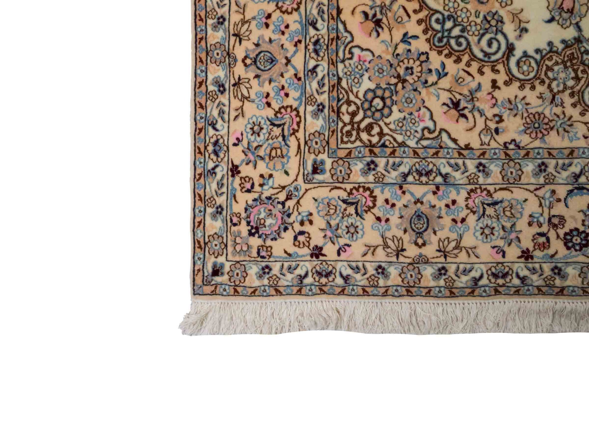 Handgeknüpfter Nain 9La Perserteppich von Khademi aus Wolle mit Seide, cremeweiß. Klassisches Medaillon-Design. Traditionell von Hand geknüpft in Iran / Persien. Größe: 319 cm x 203 cm. Teppichnummer: RB3-1085. Verkauf durch Jupiter Intl.