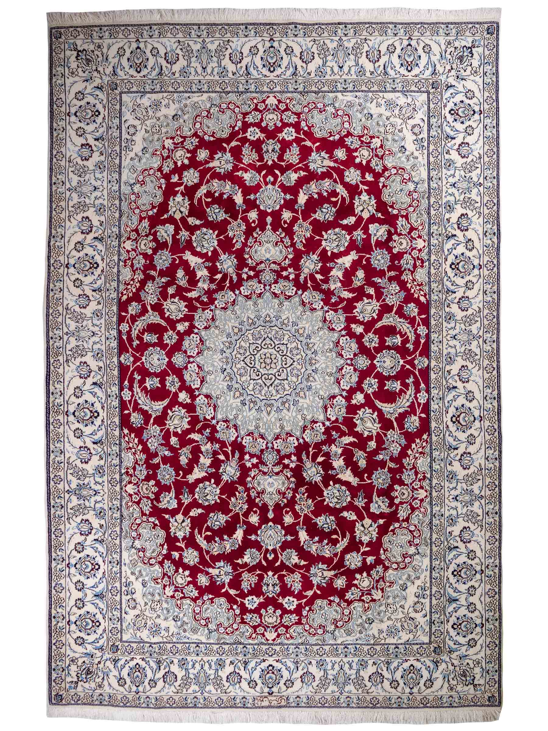 Handgeknüpfter Nain 9La Perserteppich von Khademi mit Signatur aus Wolle mit Seide, rot, weiß. Klassisches Medaillon-Design. Von Hand geknüpft in Iran / Persien. Größe: 321 cm x 204 cm. Teppichnummer: RB3-1084. Verkauf durch Jupiter Intl.
