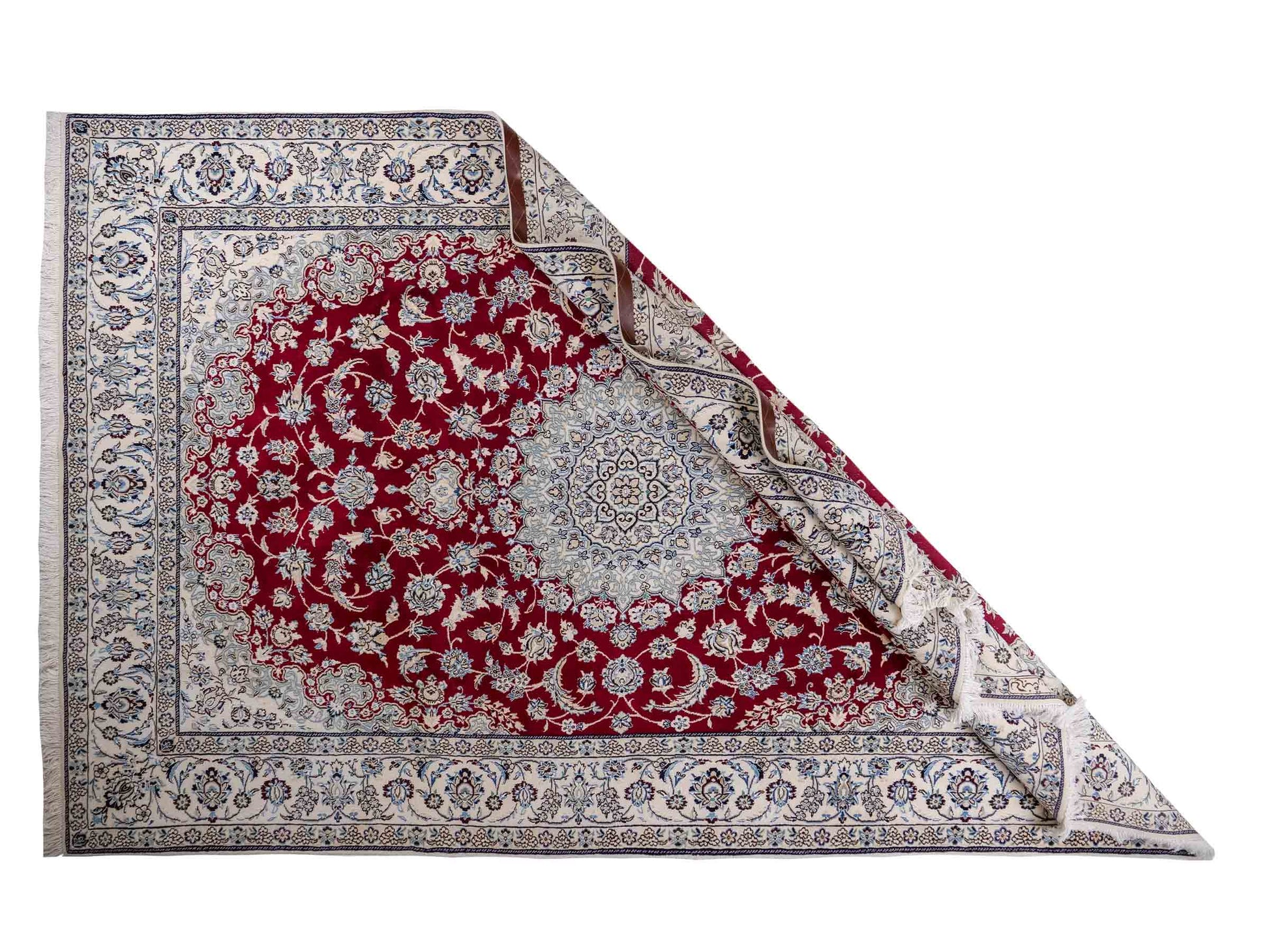 Handgeknüpfter Nain 9La Perserteppich von Khademi mit Signatur aus Wolle mit Seide, rot, weiß. Klassisches Medaillon-Design. Von Hand geknüpft in Iran / Persien. Größe: 321 cm x 204 cm. Teppichnummer: RB3-1084. Verkauf durch Jupiter Intl.
