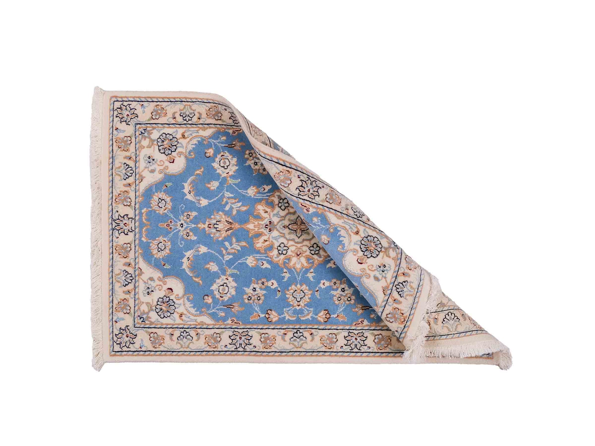Handgeknüpfter Nain 9La Perserteppich von Khademi aus Wolle mit Seide, hellblau, creme. Persischer Orientteppich mit Medaillon. Von Hand geknüpft in Iran / Persien. Größe: 90 cm x 60 cm. Teppichnummer: SB3-1011. Verkauf durch Jupiter Intl.