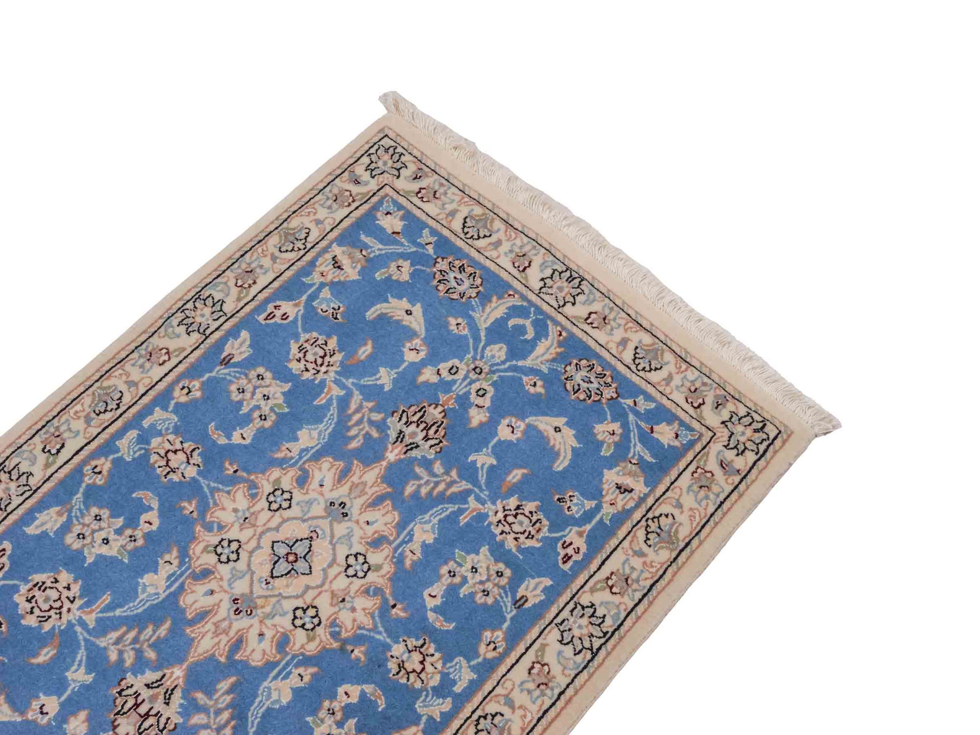 Handgeknüpfter Nain 9La Perserteppich von Khademi aus Wolle mit Seide, hellblau, creme. Persischer Orientteppich mit Medaillon. Von Hand geknüpft in Iran / Persien. Größe: 93 cm x 54 cm. Teppichnummer: SB3-1012. Verkauf durch Jupiter Intl.