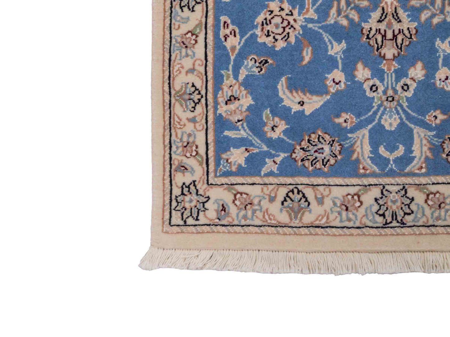 Handgeknüpfter Nain 9La Perserteppich von Khademi aus Wolle mit Seide, hellblau, creme. Persischer Orientteppich mit Medaillon. Von Hand geknüpft in Iran / Persien. Größe: 93 cm x 54 cm. Teppichnummer: SB3-1012. Verkauf durch Jupiter Intl.