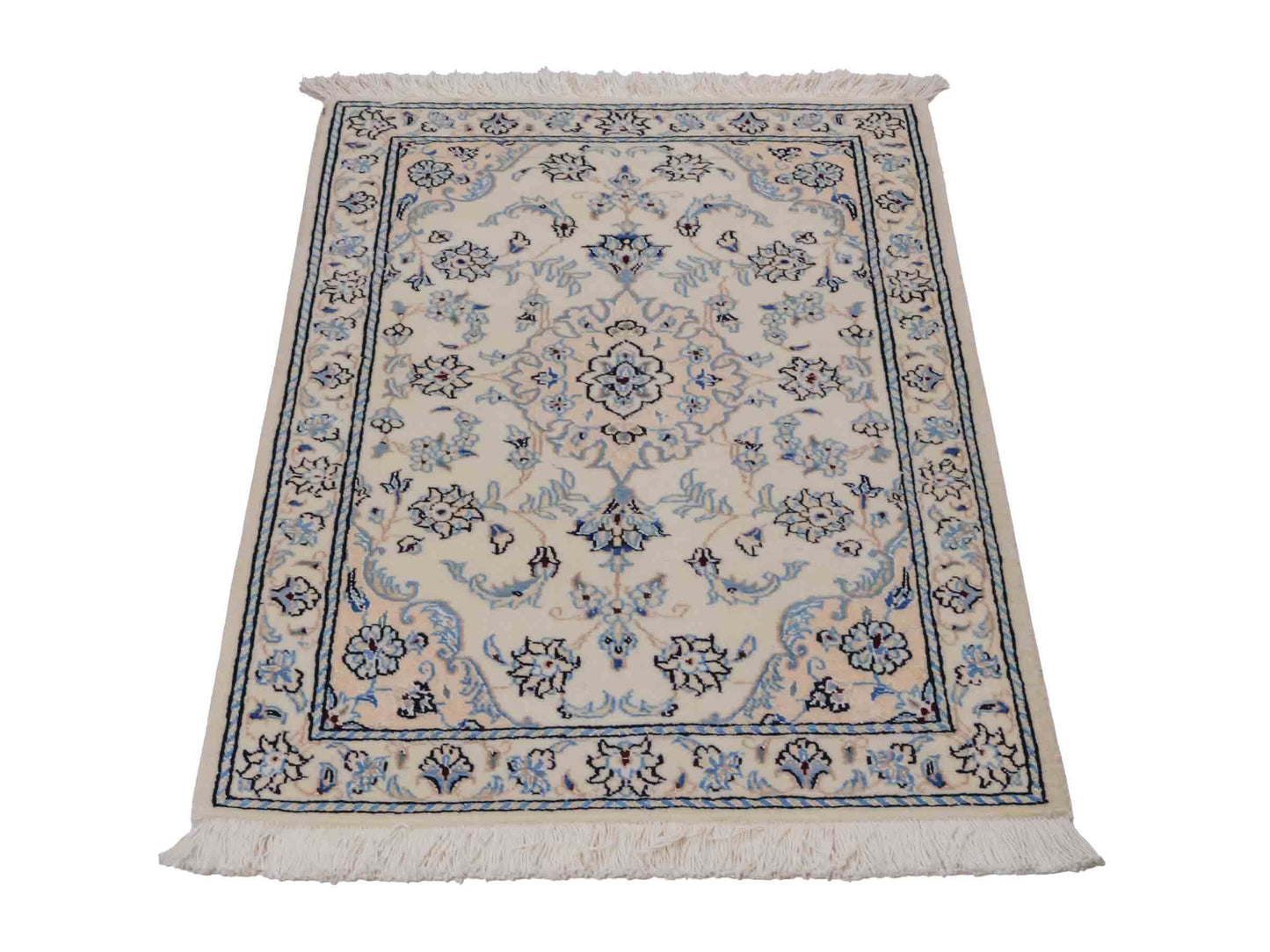 Handgeknüpfter Nain 9La Perserteppich von Khademi aus Wolle mit Seide,, cremeweiß. Persischer Orientteppich mit Medaillon. Von Hand geknüpft in Iran / Persien. Größe: 94 cm x 59 cm. Teppichnummer: SB3-1013. Verkauf durch Jupiter Intl.