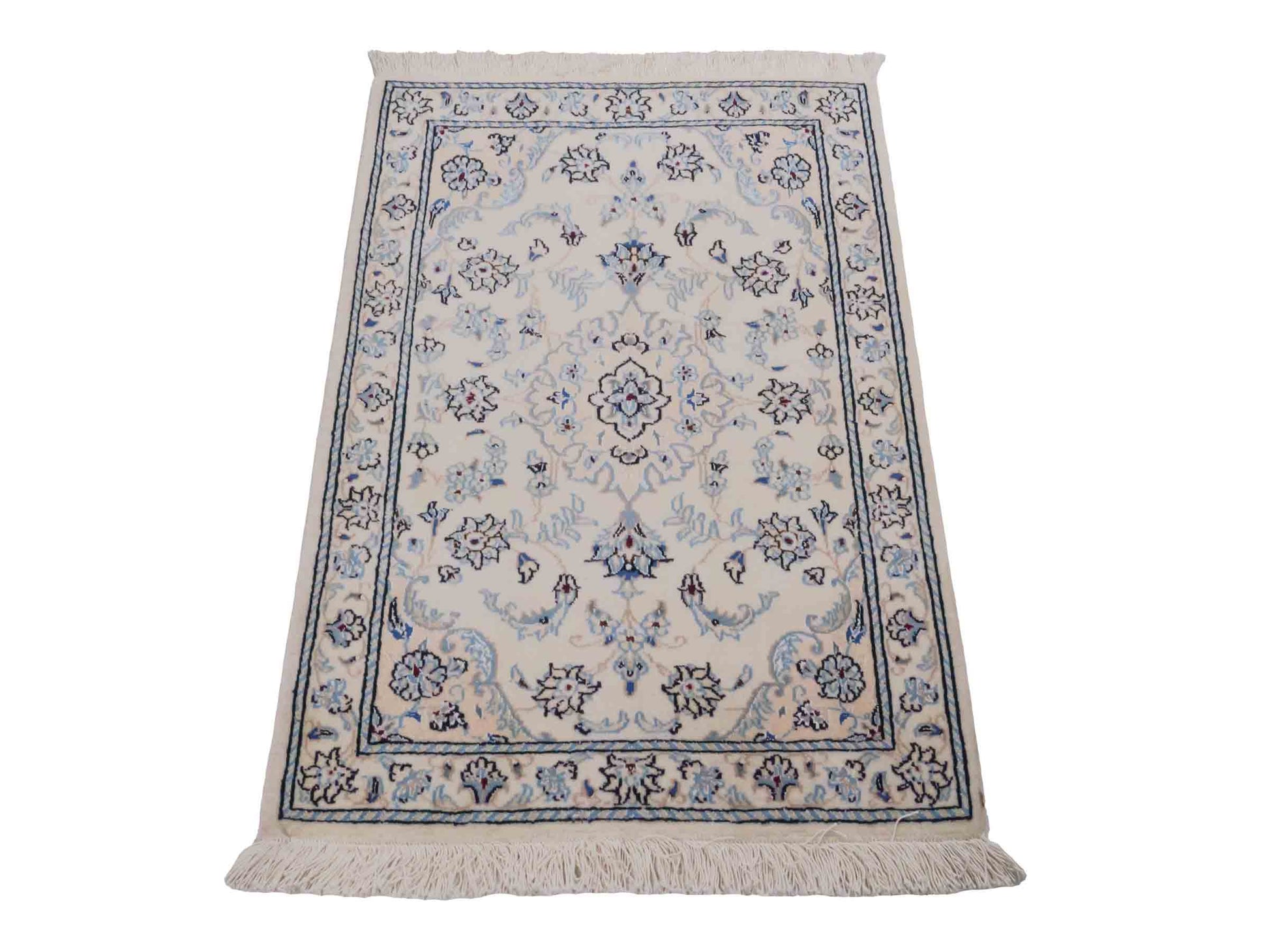 Handgeknüpfter Nain 9La Perserteppich von Khademi aus Wolle mit Seide,, cremeweiß. Persischer Orientteppich mit Medaillon. Von Hand geknüpft in Iran / Persien. Größe: 94 cm x 59 cm. Teppichnummer: SB3-1013. Verkauf durch Jupiter Intl.