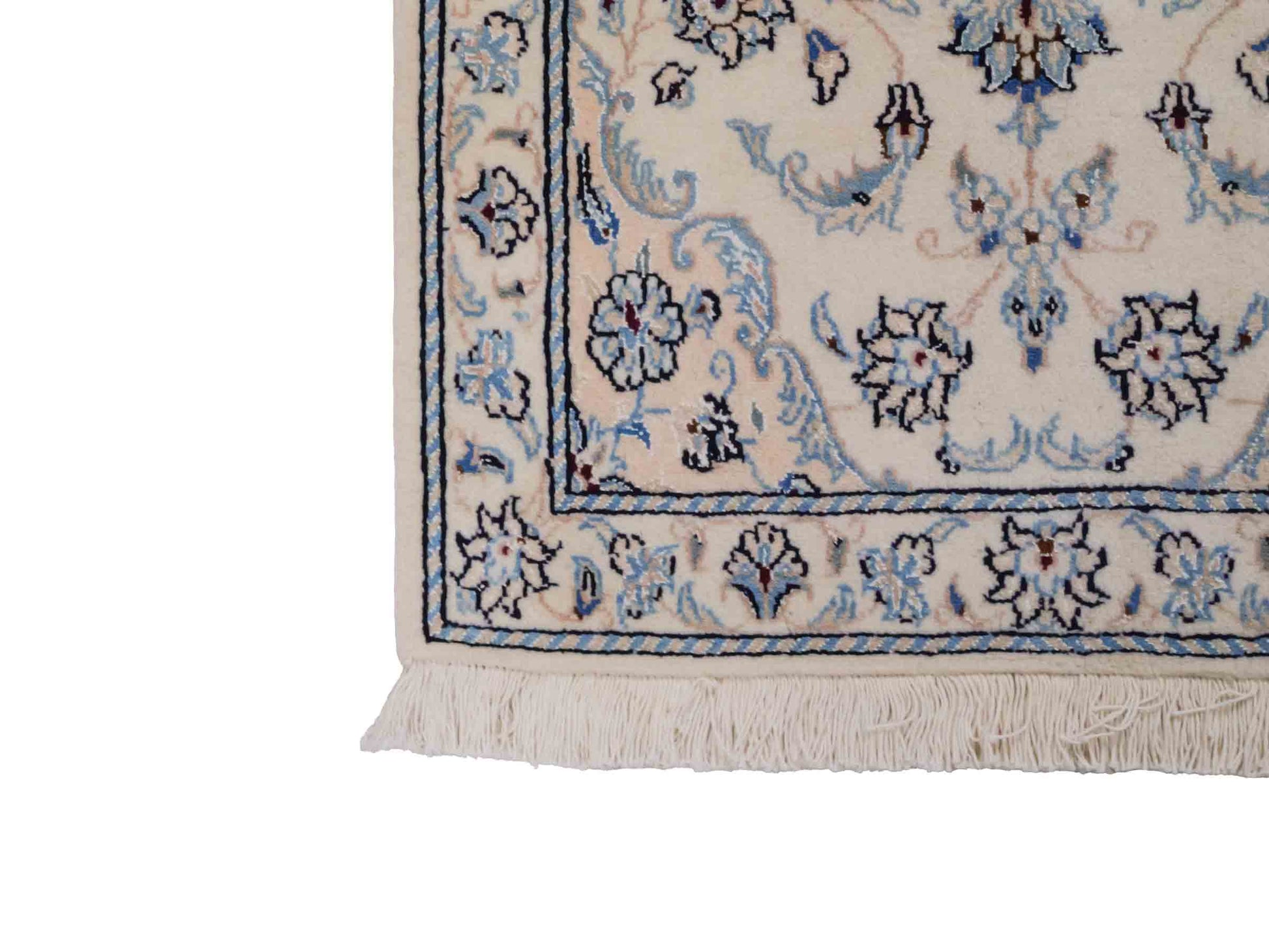 Handgeknüpfter Nain 9La Perserteppich von Khademi aus Wolle mit Seide,, cremeweiß. Persischer Orientteppich mit Medaillon. Von Hand geknüpft in Iran / Persien. Größe: 94 cm x 59 cm. Teppichnummer: SB3-1013. Verkauf durch Jupiter Intl.