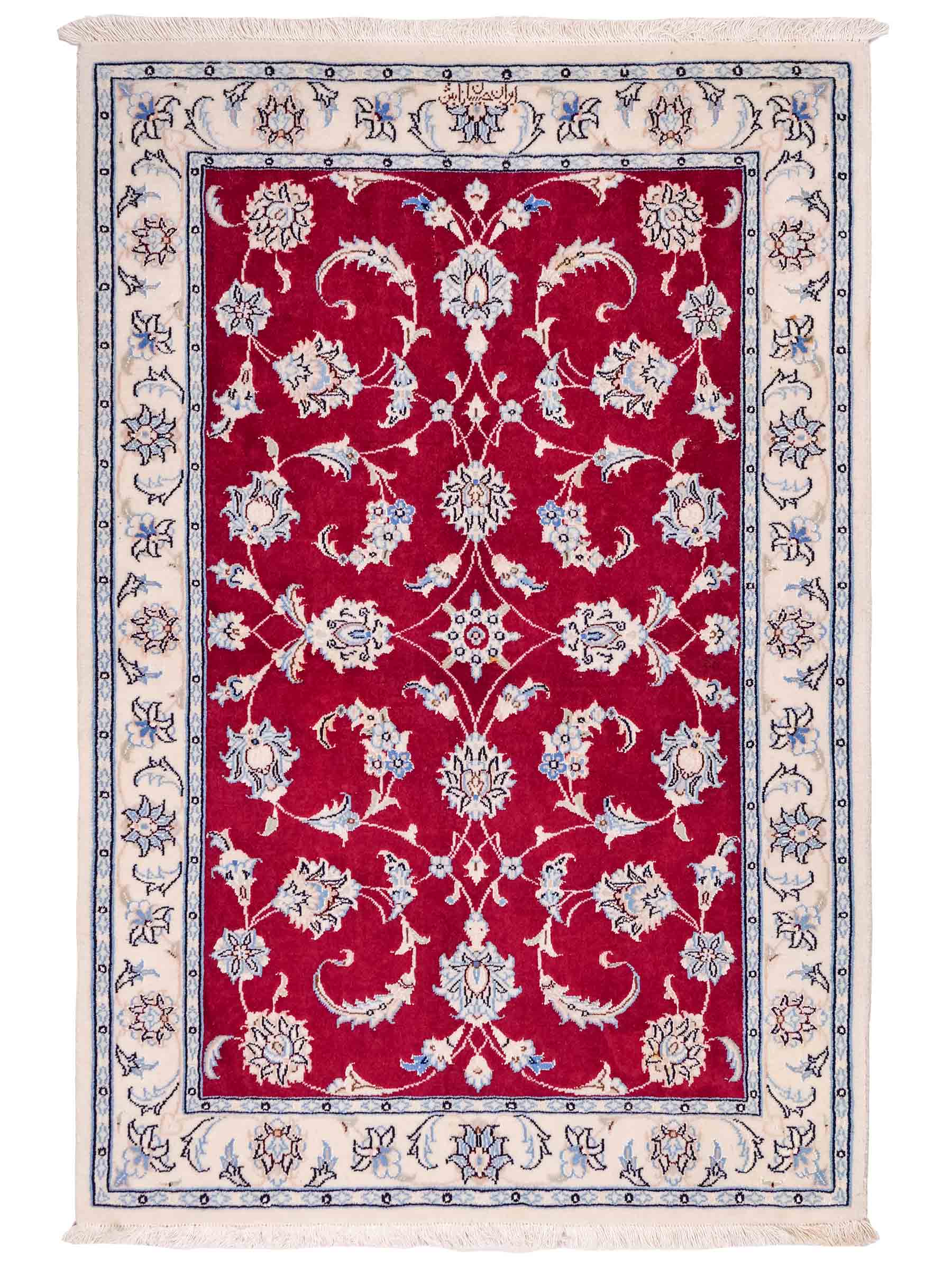 Handgeknüpfter Nain 9La Perserteppich von Khademi, signiert, aus Wolle mit Seide, rot-weiß. Persischer Allover-Orientteppich. Von Hand geknüpft in Iran / Persien. Größe: 107 cm x 71 cm. Teppichnummer: SB3-1016. Verkauf durch Jupiter Intl.