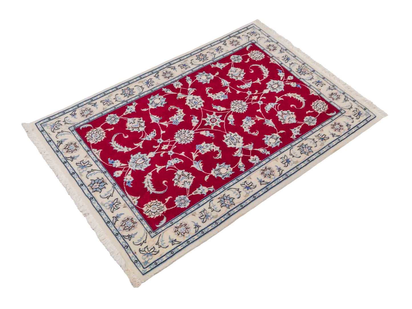 Handgeknüpfter Nain 9La Perserteppich von Khademi, signiert, aus Wolle mit Seide, rot-weiß. Persischer Allover-Orientteppich. Von Hand geknüpft in Iran / Persien. Größe: 107 cm x 71 cm. Teppichnummer: SB3-1016. Verkauf durch Jupiter Intl.