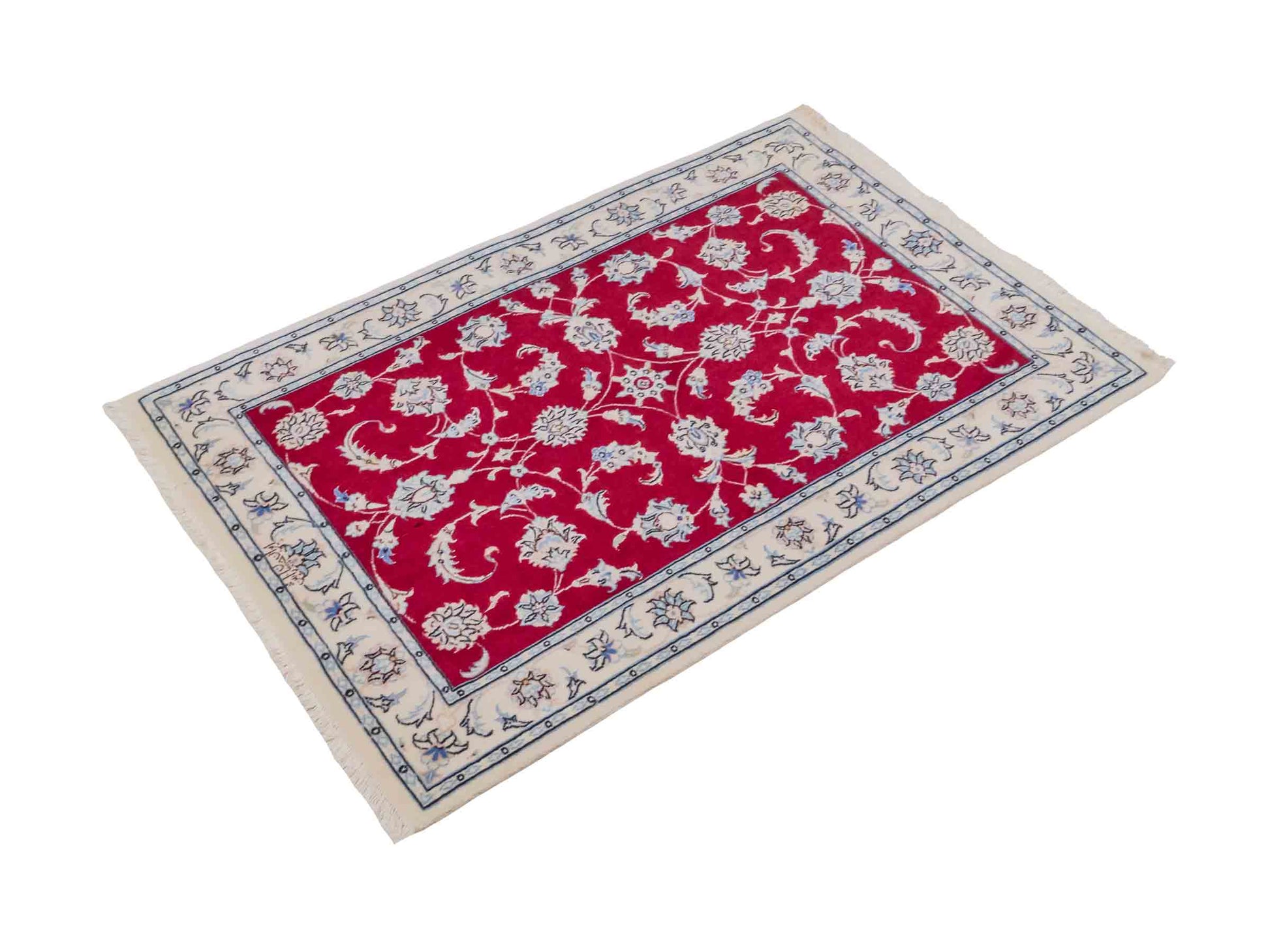 Handgeknüpfter Nain 9La Perserteppich von Khademi, signiert, aus Wolle mit Seide, rot-weiß. Persischer Allover-Orientteppich. Von Hand geknüpft in Iran / Persien. Größe: 107 cm x 71 cm. Teppichnummer: SB3-1016. Verkauf durch Jupiter Intl.
