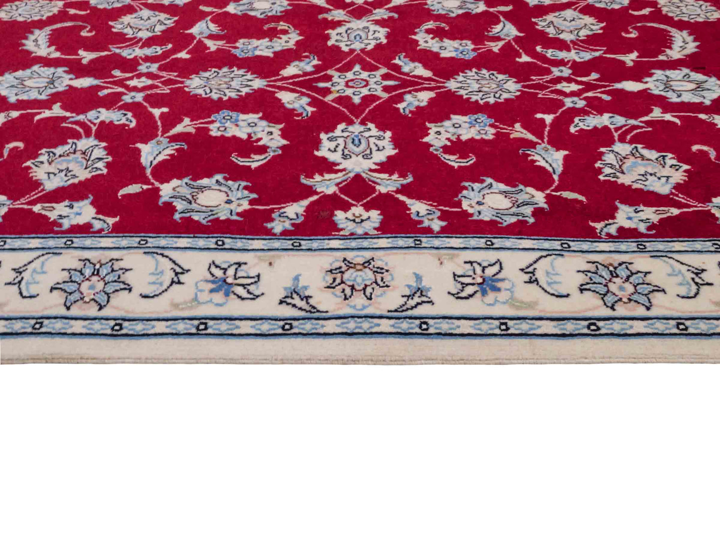 Handgeknüpfter Nain 9La Perserteppich von Khademi, signiert, aus Wolle mit Seide, rot-weiß. Persischer Allover-Orientteppich. Von Hand geknüpft in Iran / Persien. Größe: 107 cm x 71 cm. Teppichnummer: SB3-1016. Verkauf durch Jupiter Intl.