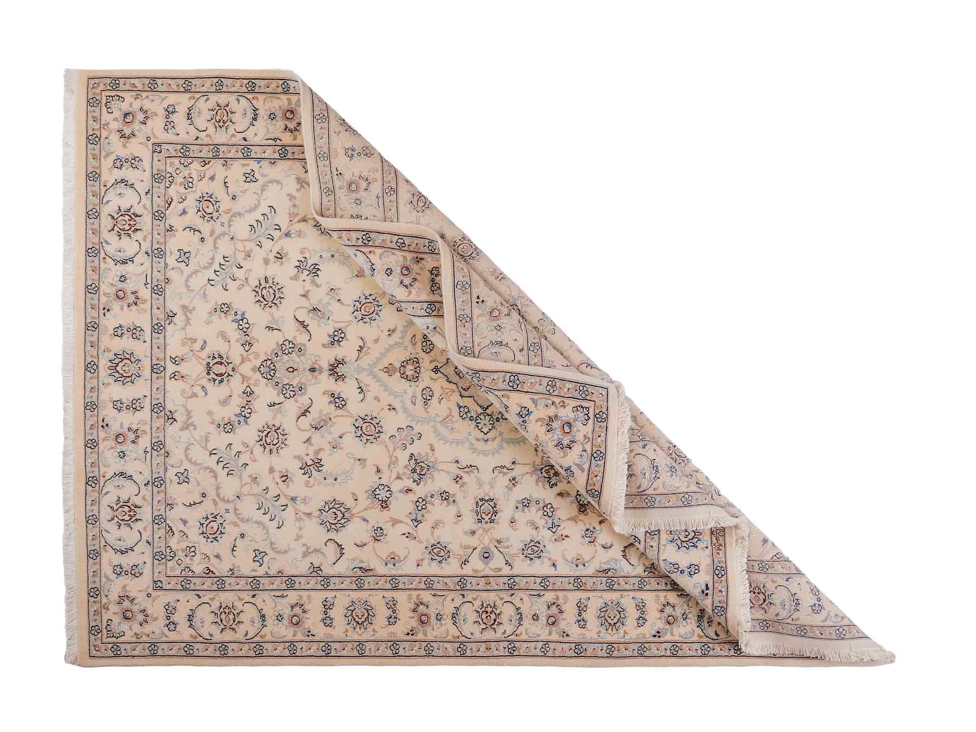 Handgeknüpfter Nain 9La Perserteppich von Khademi aus Wolle mit Seide, signiert, elfenbein-cremeweiß. Persischer Orientteppich mit Medaillon. Von Hand geknüpft in Iran / Persien. Größe: 190 cm x 138 cm. Teppichnummer: SB3-1112 | Jupiter Intl.