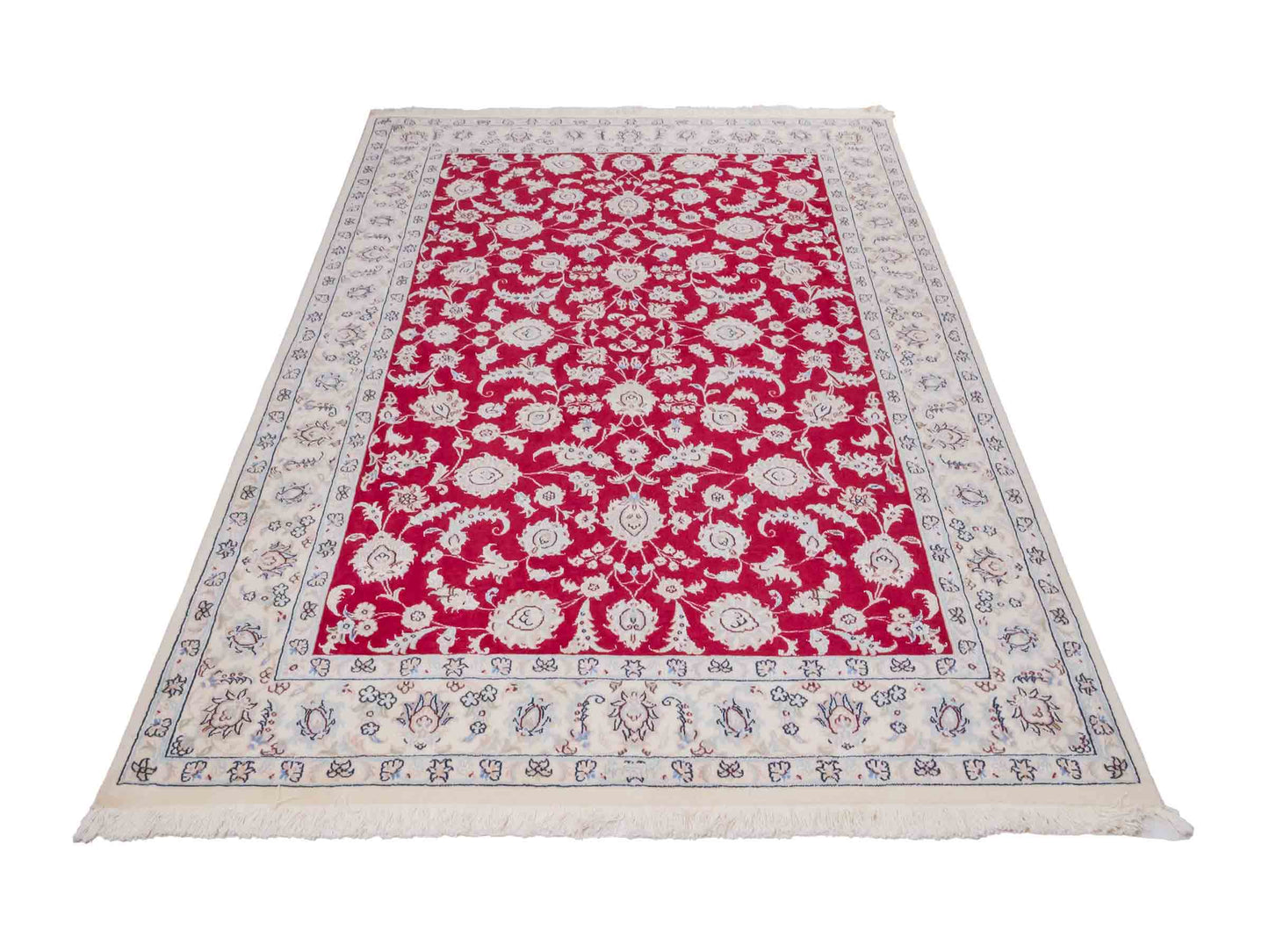 Handgeknüpfter Nain 9La Perserteppich von Khademi aus Wolle mit Seide, signiert, rot-elfenbein-weiß. Persischer Orientteppich mit Allover-Motiv. Von Hand geknüpft in Iran / Persien. Größe: 205 x 136 cm. Teppichnummer: SB3-1087 | Jupiter Intl.