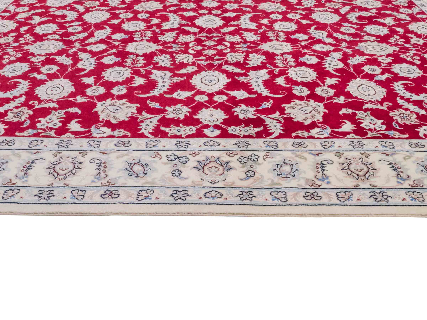 Handgeknüpfter Nain 9La Perserteppich von Khademi aus Wolle mit Seide, signiert, rot-elfenbein-weiß. Persischer Orientteppich mit Allover-Motiv. Von Hand geknüpft in Iran / Persien. Größe: 205 x 136 cm. Teppichnummer: SB3-1087 | Jupiter Intl.
