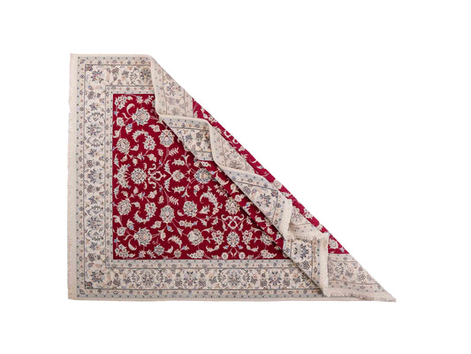 Handgeknüpfter Nain 9La Perserteppich von Khademi aus Wolle mit Seide, signiert, rot-elfenbein-weiß. Persischer Orientteppich mit Allover-Motiv. Von Hand geknüpft in Iran / Persien. Größe: 206 x 138 cm. Teppichnummer: SB3-1088 | Jupiter Intl.