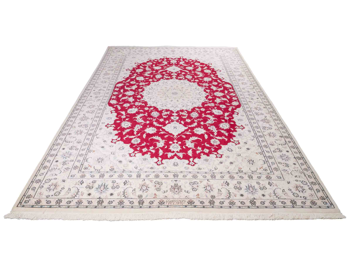 Handgeknüpfter Nain 9La Perserteppich von Khademi aus Wolle mit Seide, signiert, rot-elfenbein-weiß. Persischer Orientteppich mit Medaillon. Von Hand geknüpft in Iran / Persien. Größe: 295 cm x 200 cm. Teppichnummer: SB3-1151 | Jupiter Intl.