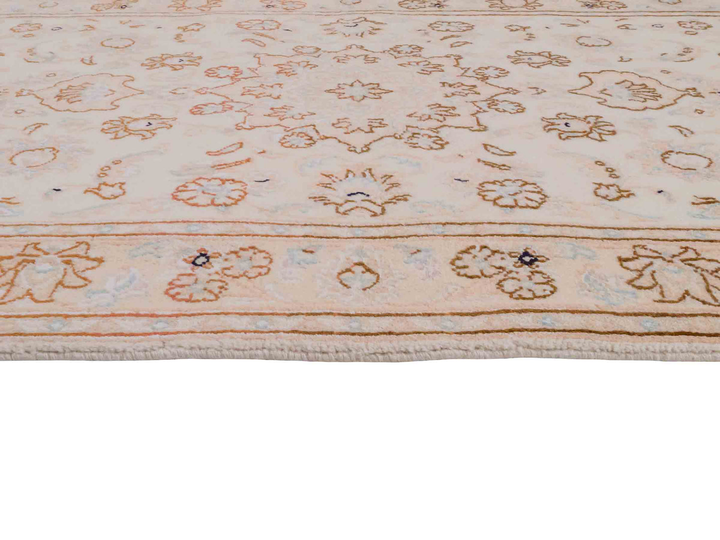 Handgeknüpfter Nain 9La Perserteppich von Khademi aus Wolle mit Seide, beige-cremeweiß. Persischer Orientteppich mit Medaillon. Von Hand geknüpft in Iran / Persien. Größe: 127 cm x 79 cm. Teppichnummer: SB3-1095 | Jupiter Intl.