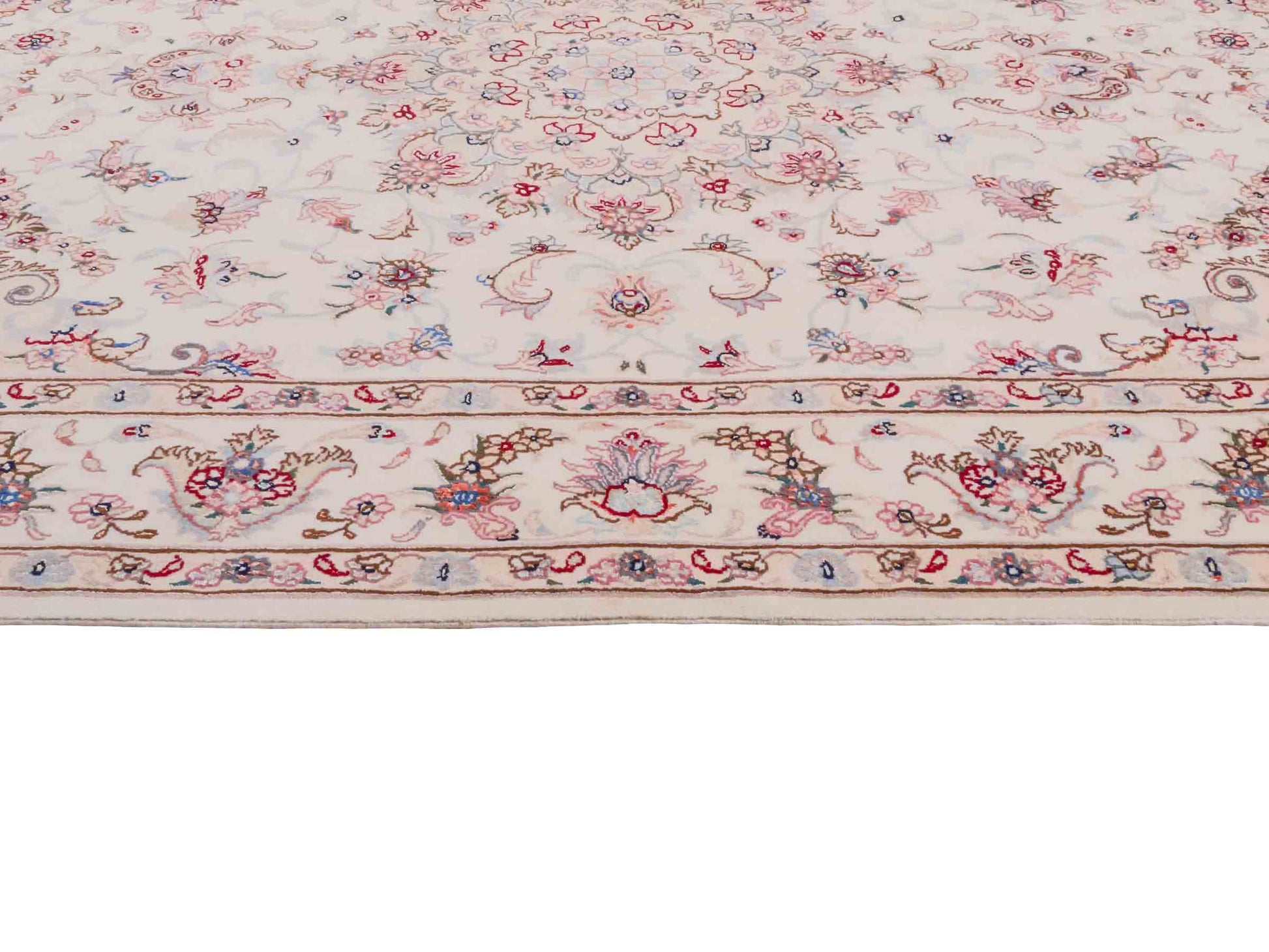 Handgeknüpfter Nain 9La Perserteppich von Khademi aus Wolle mit Seide, cremeweiß-elfenbein. Persischer Orientteppich mit Medaillon. Von Hand geknüpft in Iran / Persien. Größe: 197 cm x 149 cm. Teppichnummer: SB3-1141 | Jupiter Intl.