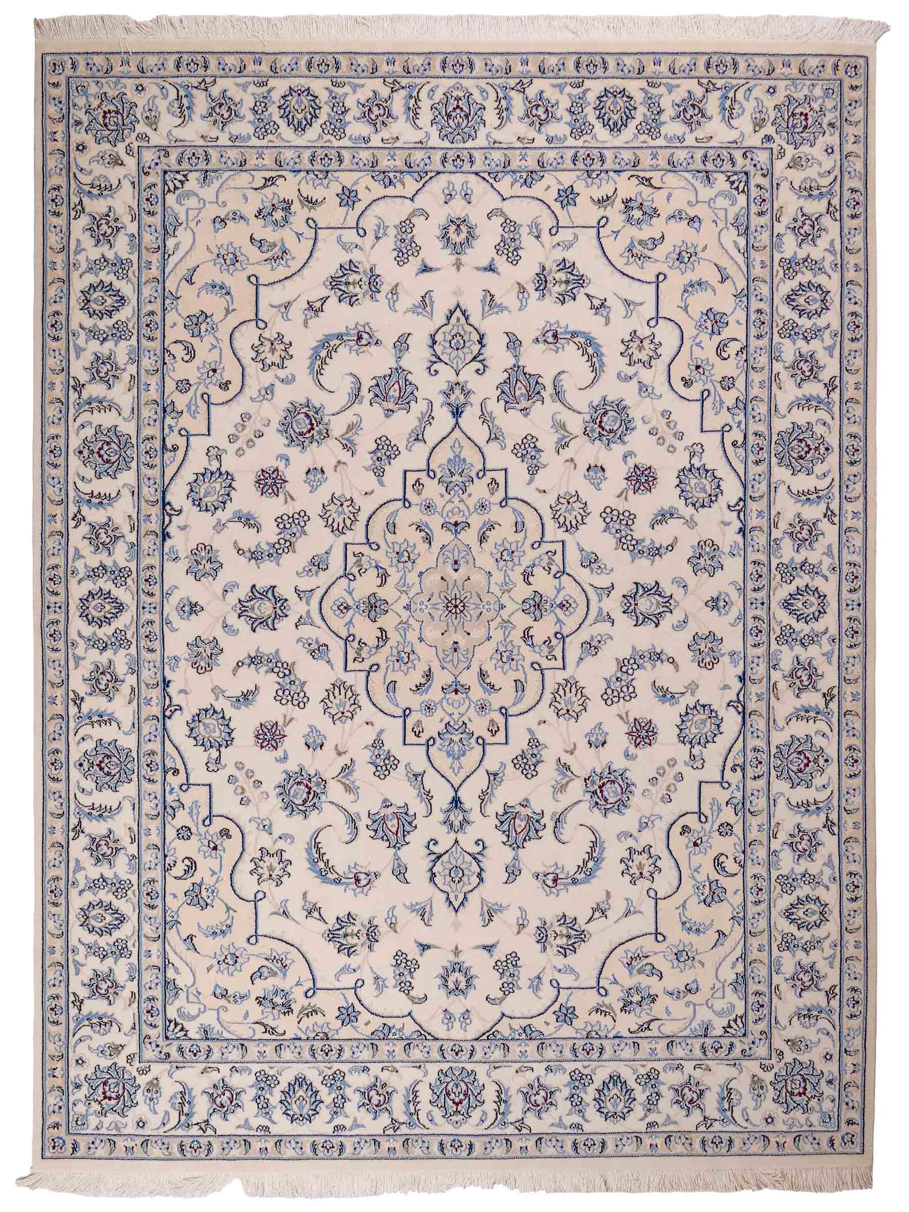 Handgeknüpfter Nain 9La Perserteppich von Khademi aus Wolle mit Seide, elfenbein-weiß. Persischer Orientteppich mit Medaillon. Von Hand geknüpft in Iran / Persien. Größe: 200 cm x 149 cm. Teppichnummer: SB3-1111 | Jupiter Intl.