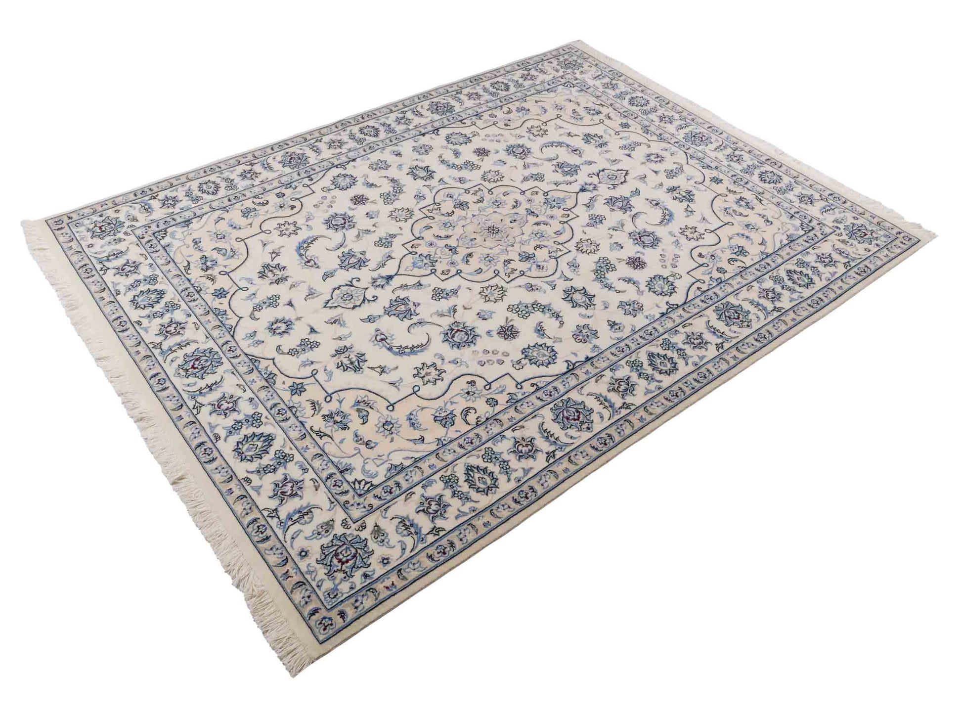 Handgeknüpfter Nain 9La Perserteppich von Khademi aus Wolle mit Seide, elfenbein-weiß. Persischer Orientteppich mit Medaillon. Von Hand geknüpft in Iran / Persien. Größe: 200 cm x 149 cm. Teppichnummer: SB3-1111 | Jupiter Intl.
