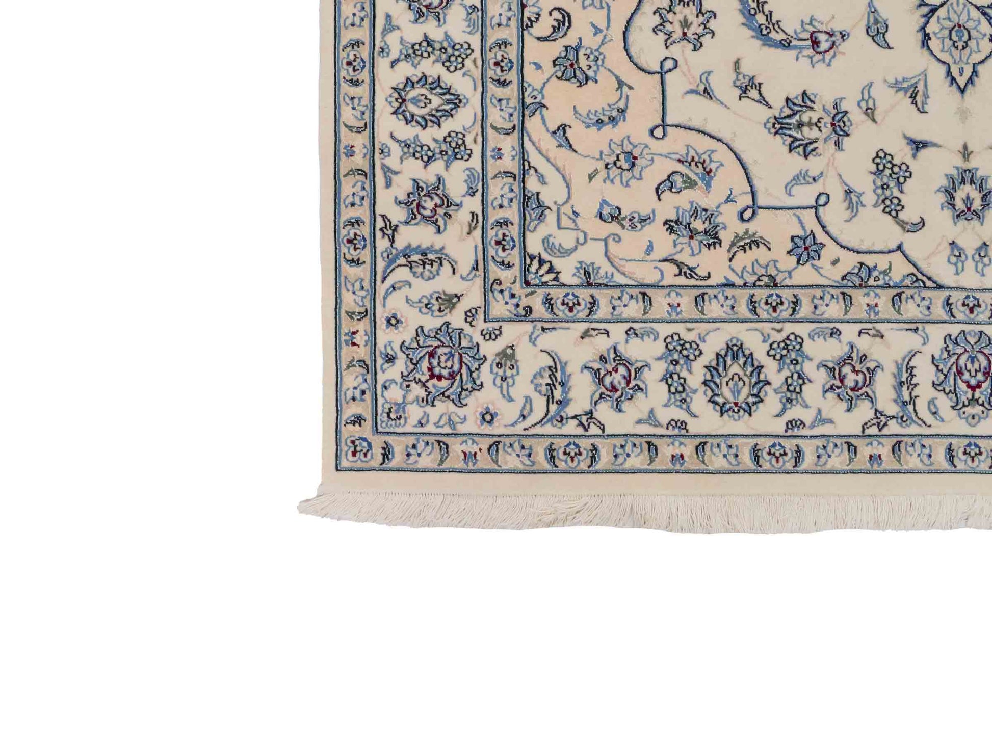 Handgeknüpfter Nain 9La Perserteppich von Khademi aus Wolle mit Seide, elfenbein-weiß. Persischer Orientteppich mit Medaillon. Von Hand geknüpft in Iran / Persien. Größe: 200 cm x 149 cm. Teppichnummer: SB3-1111 | Jupiter Intl.