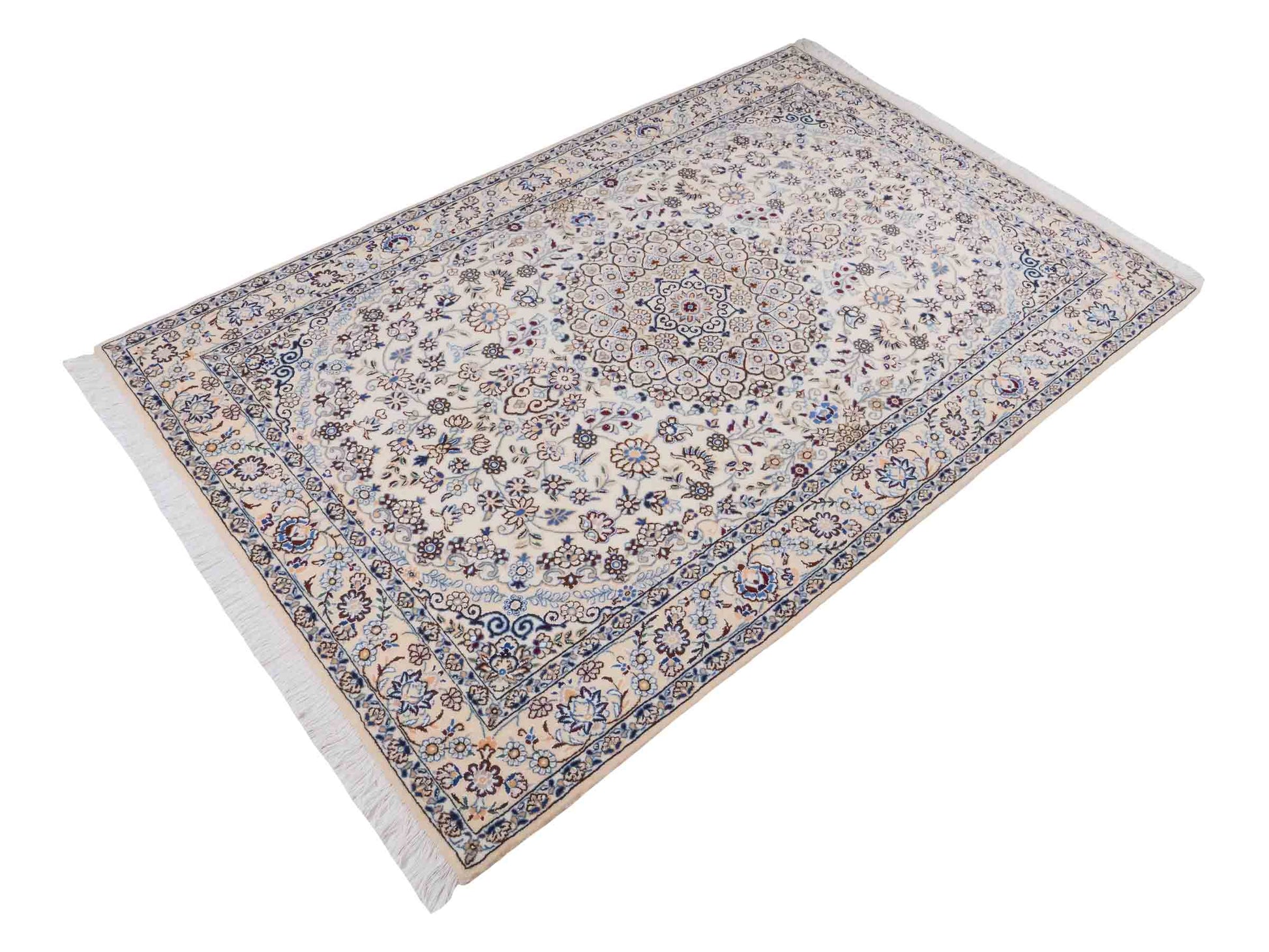 Handgeknüpfter Nain 9La Perserteppich von Khademi aus Wolle mit Seide, elfenbein-weiß. Persischer Orientteppich mit Medaillon. Von Hand geknüpft in Iran / Persien. Größe: 202 cm x 130 cm. Teppichnummer: SB3-1124 | Jupiter Intl.