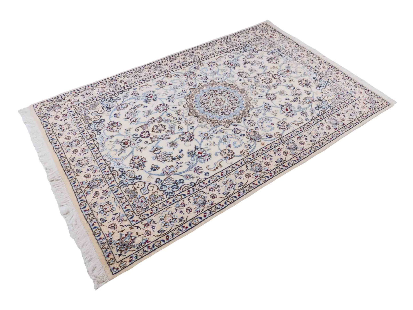 Handgeknüpfter Nain 9La Perserteppich von Khademi aus Wolle mit Seide, cremeweiß-elfenbein. Persischer Orientteppich mit Medaillon. Von Hand geknüpft in Iran / Persien. Größe: 203 cm x 130 cm. Teppichnummer: SB3-1163 | Jupiter Intl.