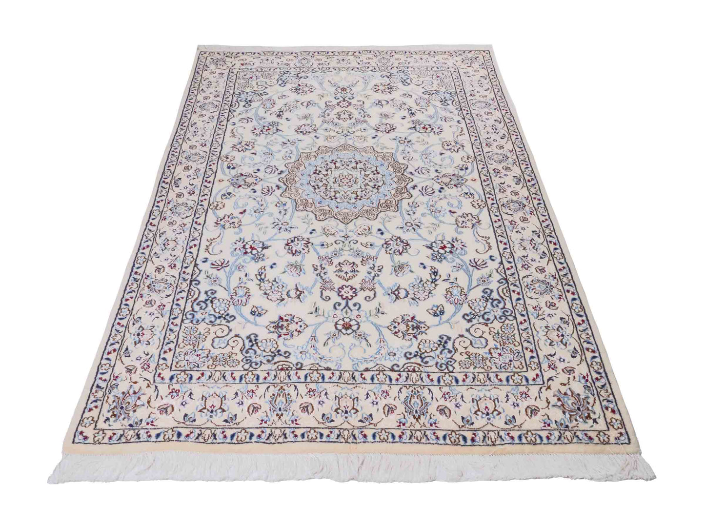 Handgeknüpfter Nain 9La Perserteppich von Khademi aus Wolle mit Seide, cremeweiß-elfenbein. Persischer Orientteppich mit Medaillon. Von Hand geknüpft in Iran / Persien. Größe: 203 cm x 130 cm. Teppichnummer: SB3-1163 | Jupiter Intl.