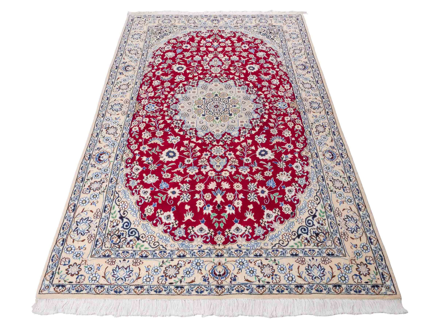 Handgeknüpfter Nain 9La Perserteppich von Khademi aus Wolle mit Seide, rot-elfenbein-weiß. Persischer Orientteppich mit Medaillon. Von Hand geknüpft in Iran / Persien. Größe: 209 cm x 131 cm. Teppichnummer: SB3-1093 | Jupiter Intl.