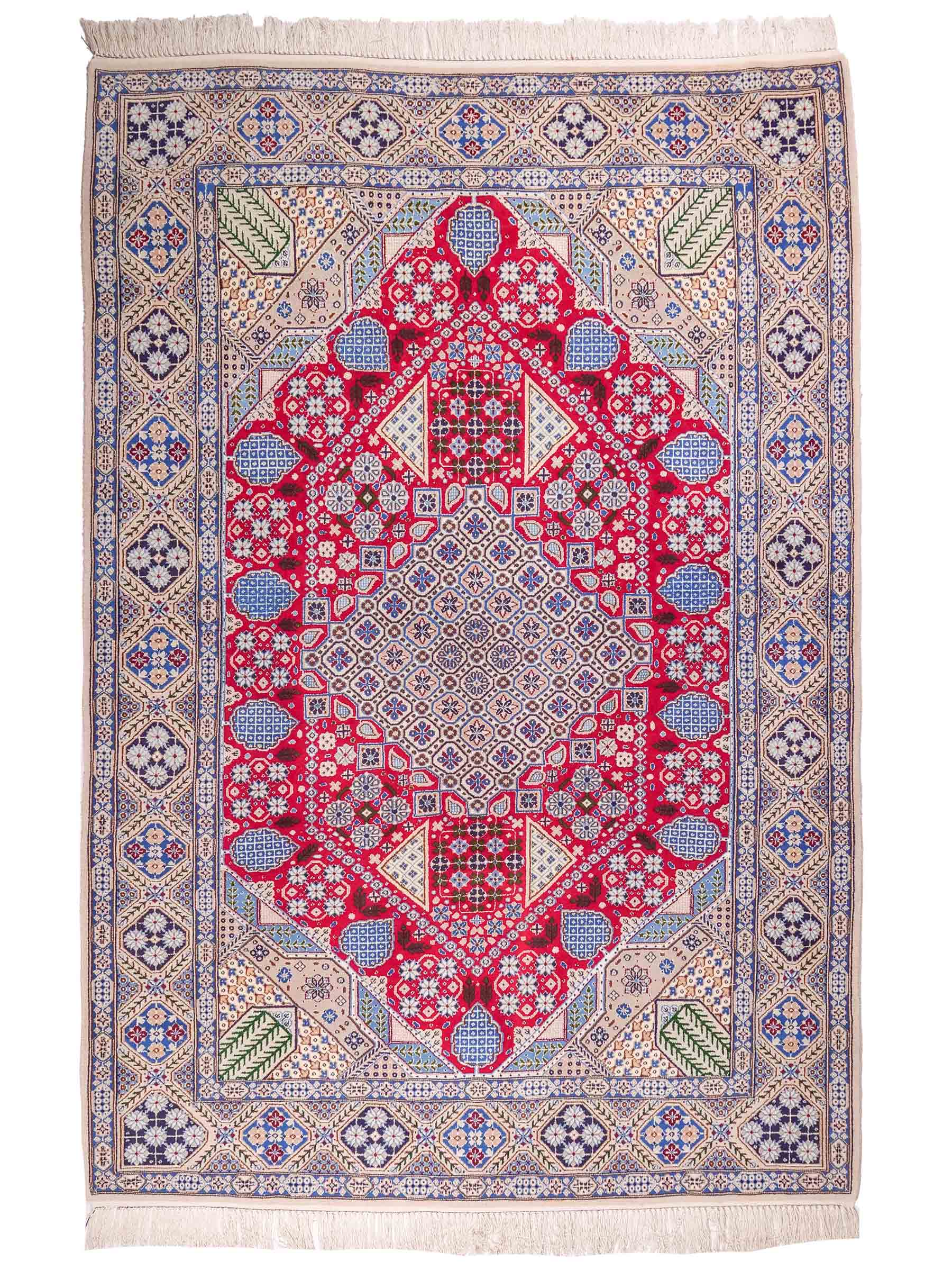 Handgeknüpfter Nain 9La Perserteppich von Khademi aus Wolle mit Seide, rot-elfenbein-weiß. Persischer Orientteppich mit Medaillon. Von Hand geknüpft in Iran / Persien. Größe: 234 cm x 156 cm. Teppichnummer: SB3-1164 | Jupiter Intl.