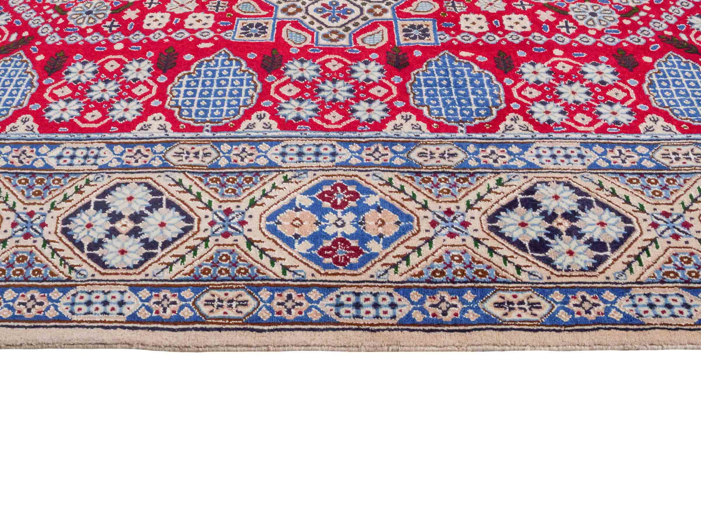 Handgeknüpfter Nain 9La Perserteppich von Khademi aus Wolle mit Seide, rot-elfenbein-weiß. Persischer Orientteppich mit Medaillon. Von Hand geknüpft in Iran / Persien. Größe: 234 cm x 156 cm. Teppichnummer: SB3-1164 | Jupiter Intl.