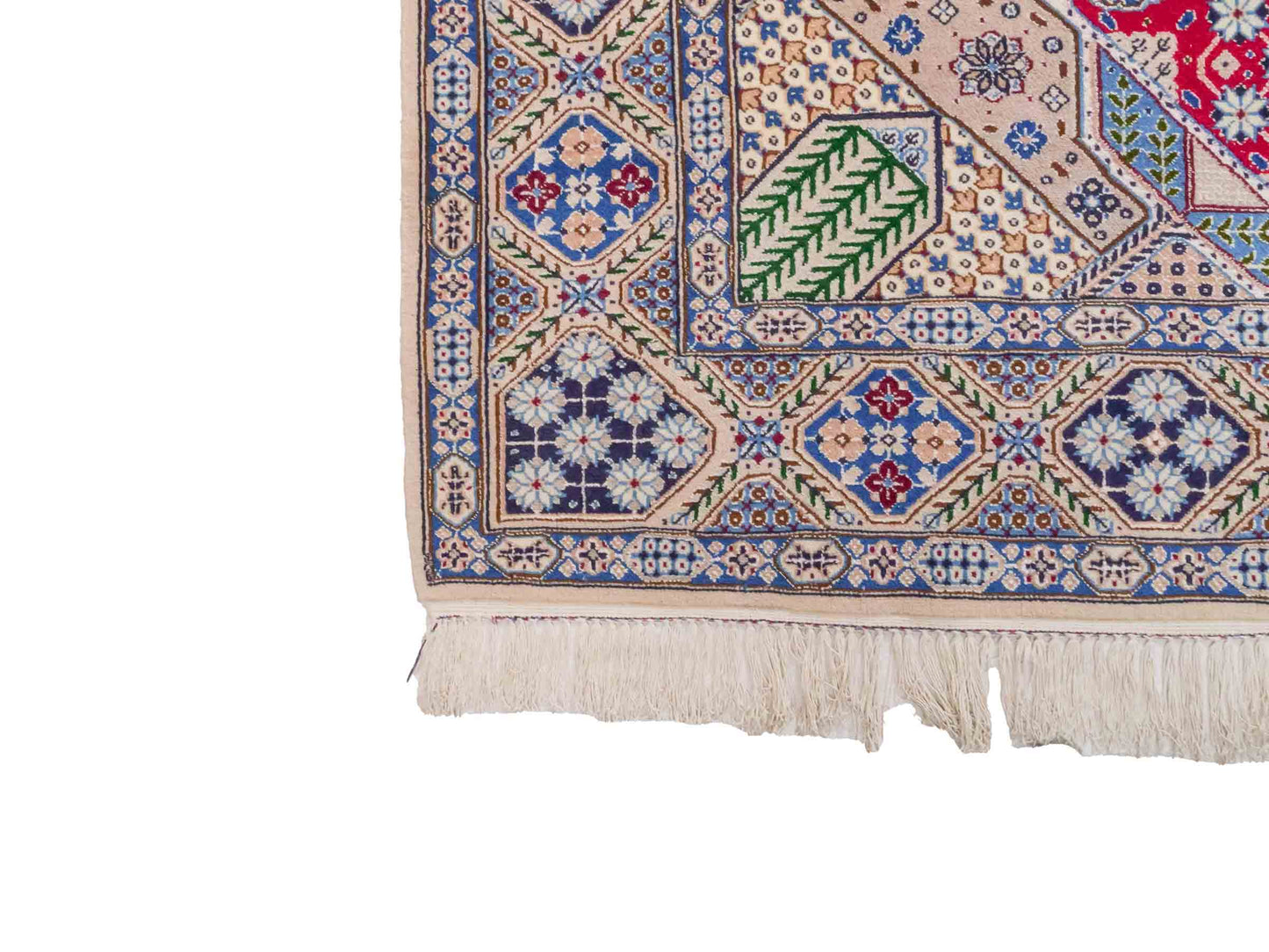 Handgeknüpfter Nain 9La Perserteppich von Khademi aus Wolle mit Seide, rot-elfenbein-weiß. Persischer Orientteppich mit Medaillon. Von Hand geknüpft in Iran / Persien. Größe: 234 cm x 156 cm. Teppichnummer: SB3-1164 | Jupiter Intl.