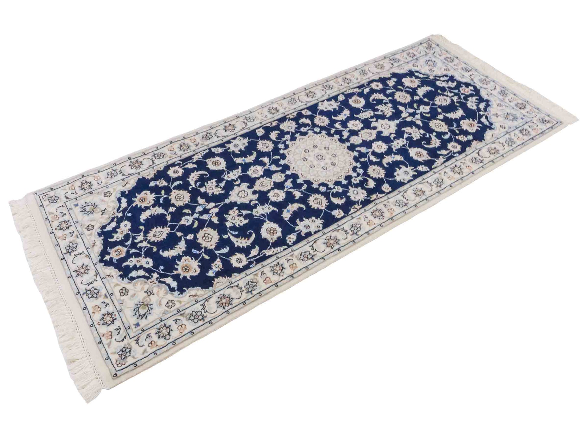 Handgeknüpfter Nain 9La Läufer-Perserteppich von Khademi aus Wolle mit Seide, navy-blau-weiß. Persischer Teppich, durchgemustert. Von Hand geknüpft in Iran. Größe: 198 cm x 81 cm. Teppichnummer: SB3-1100. Verkauf durch Jupiter Intl.